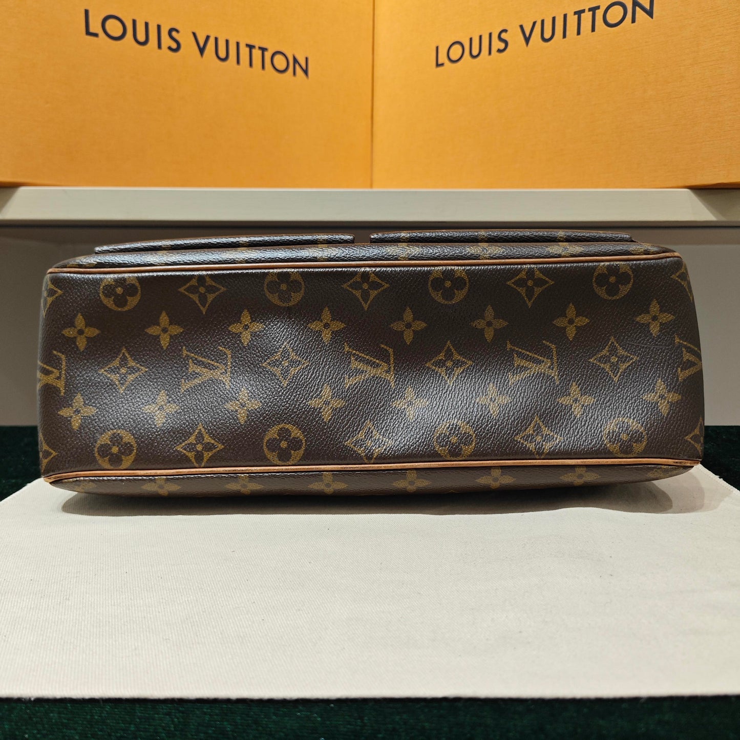Louis Vuitton - Monogram Flap Shoulder Bag - Monogram coated canvas with Vachetta leather trim - Brown - (Medium)