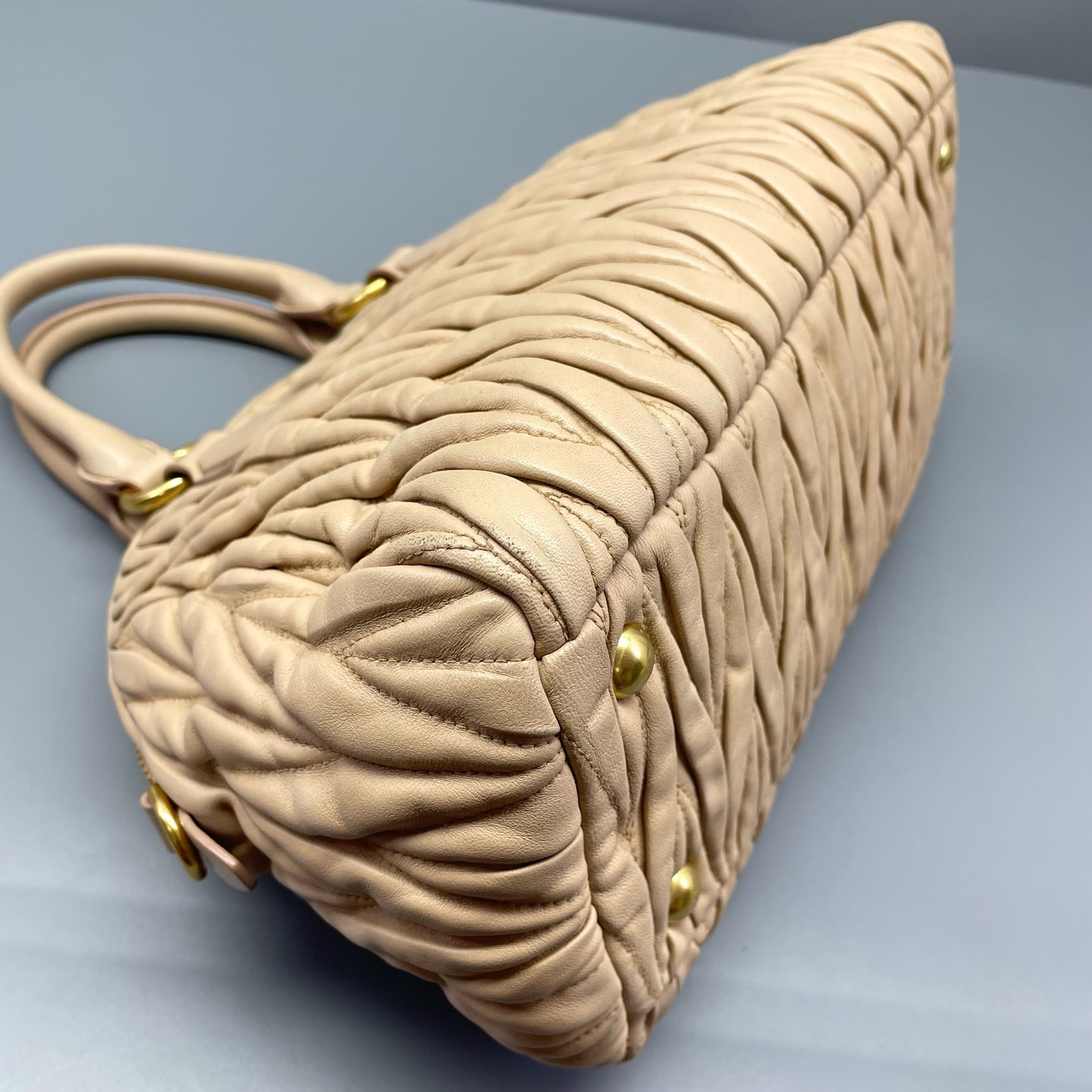 Miu Miu - Matelassé Bowling Bag - Lambskin leather - Beige - (Medium)