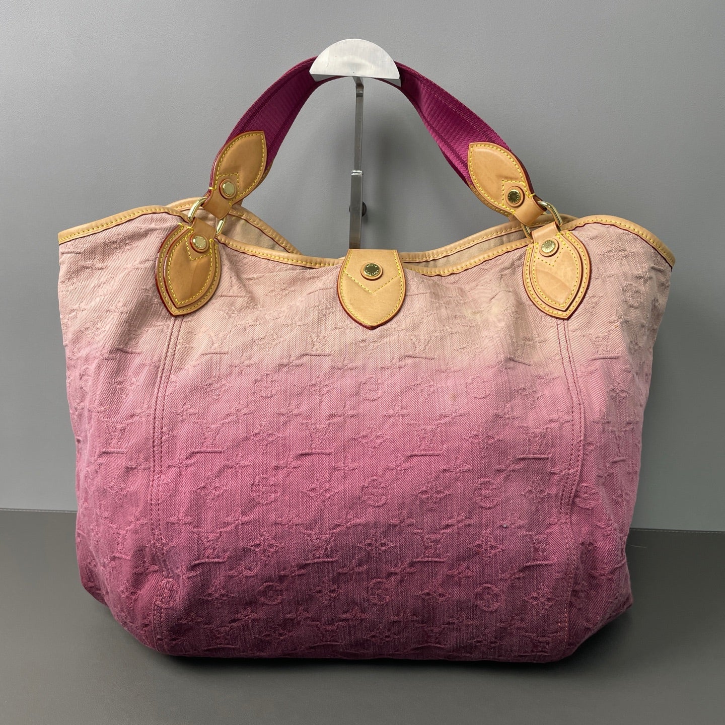 Louis Vuitton - Gradient Denim Hobo - Denim with Vachetta leather trim - Pink - (Large)