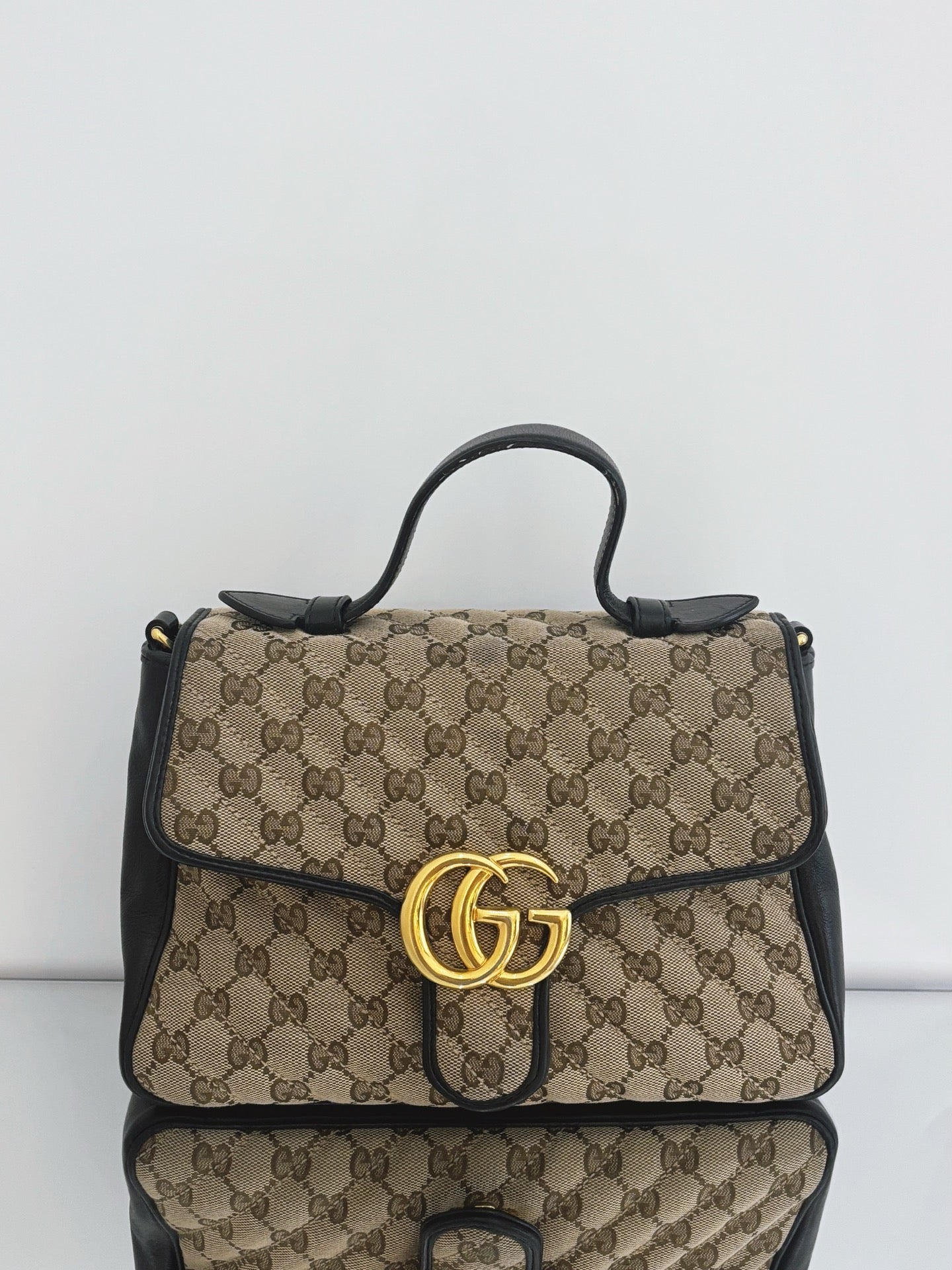 Gucci - Marmont Top Handle Messenger Bag - GG Supreme coated canvas with leather trim - Beige and Black with Gold-tone hardware - (Medium)