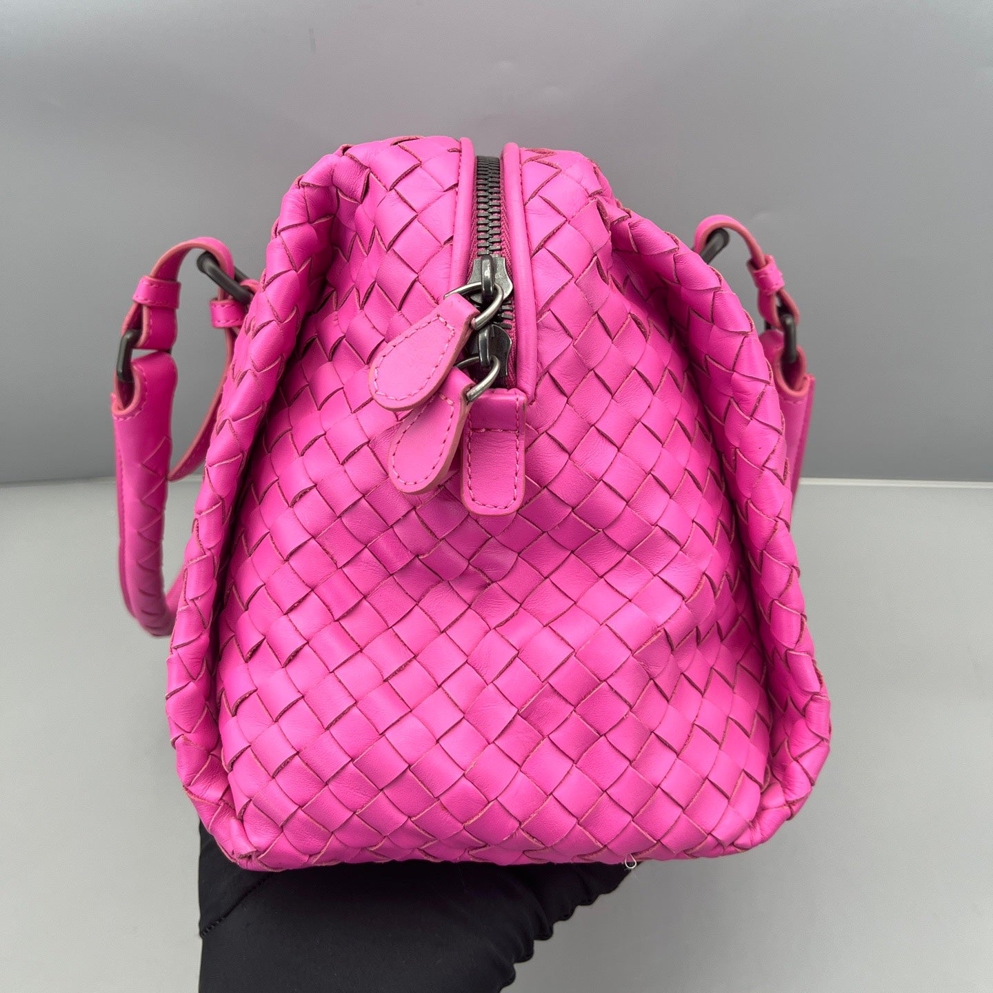 Bottega Veneta - Intrecciato Boston Bag - Lambskin leather - Pink with Gunmetal-Tone Hardware - (medium)