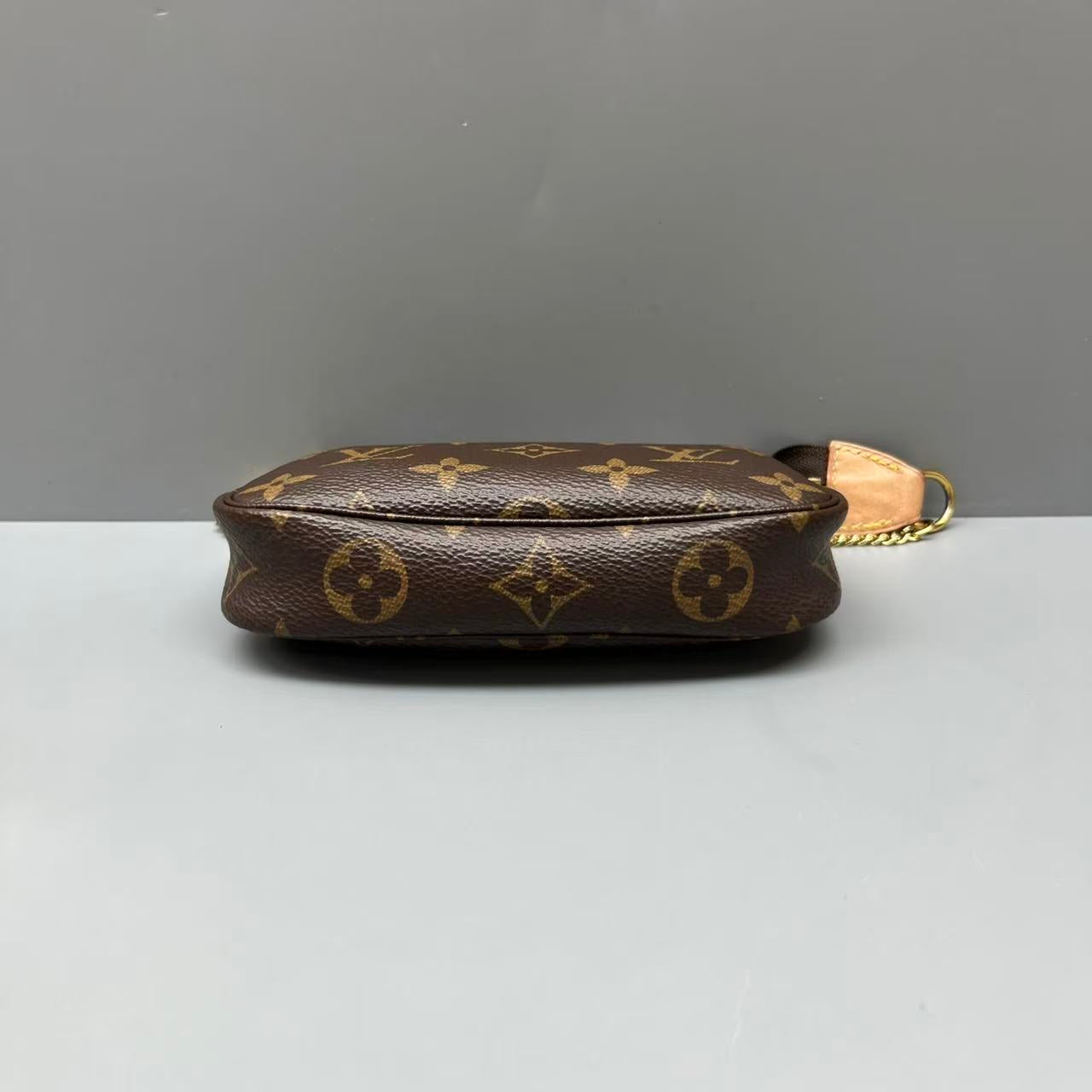 Louis Vuitton - Mini Pochette Accessoires - Monogram coated canvas with natural cowhide leather trim - Brown - (mini)