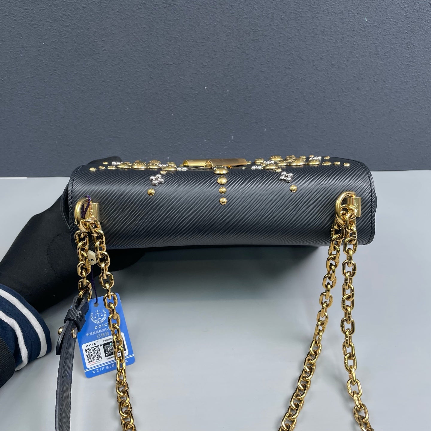 Louis Vuitton - Twist Studded Medium Chain Bag - Epi leather - Black - (medium)