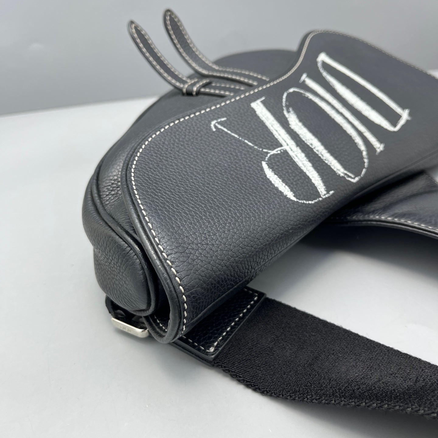 Dior - Saddle Belt Bag with Graffiti - Grained leather - Black - (Small)