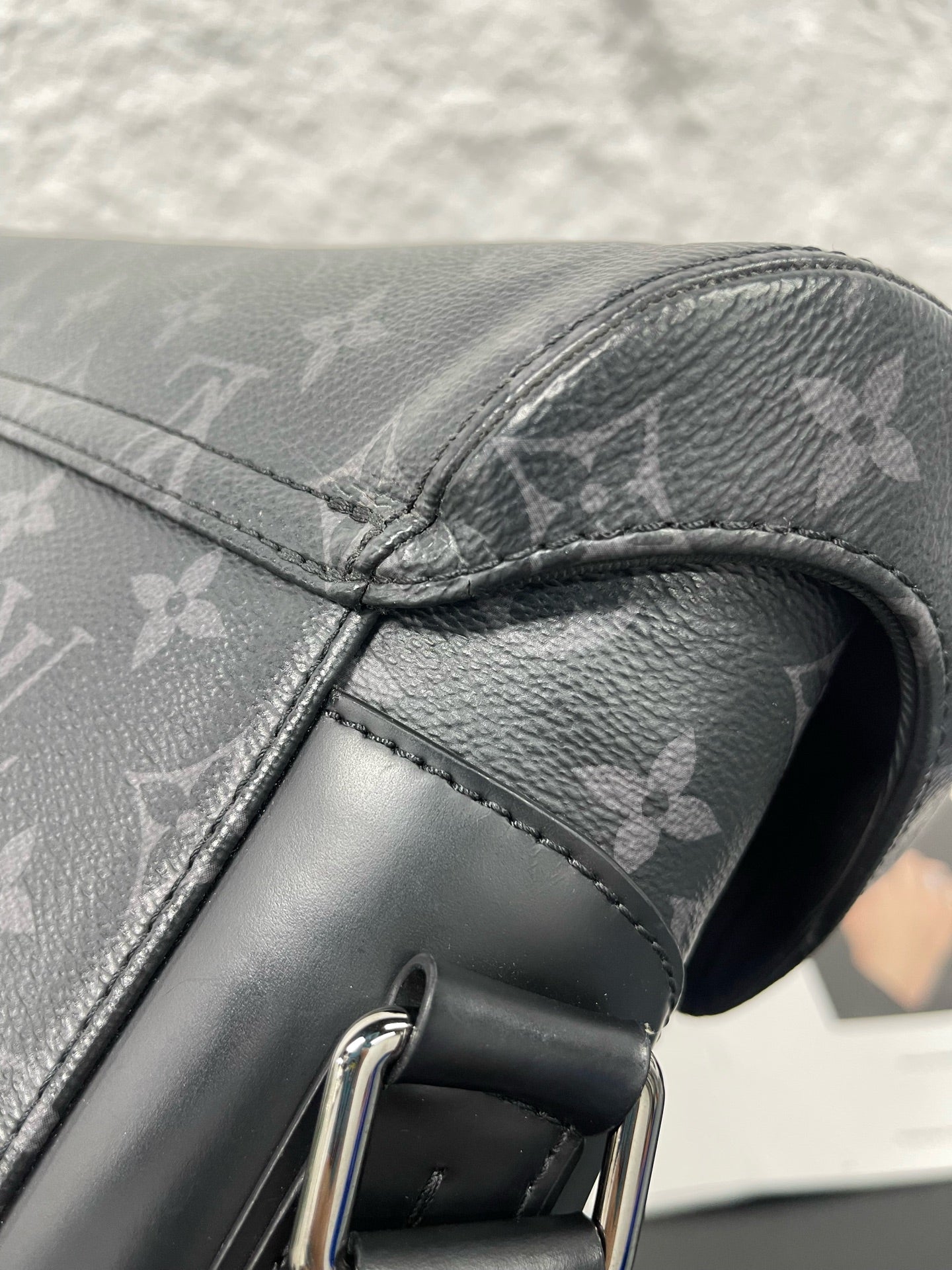 Louis Vuitton - Voyager Messenger Bag - Monogram Eclipse coated canvas with cowhide leather trim - Black - (Medium)