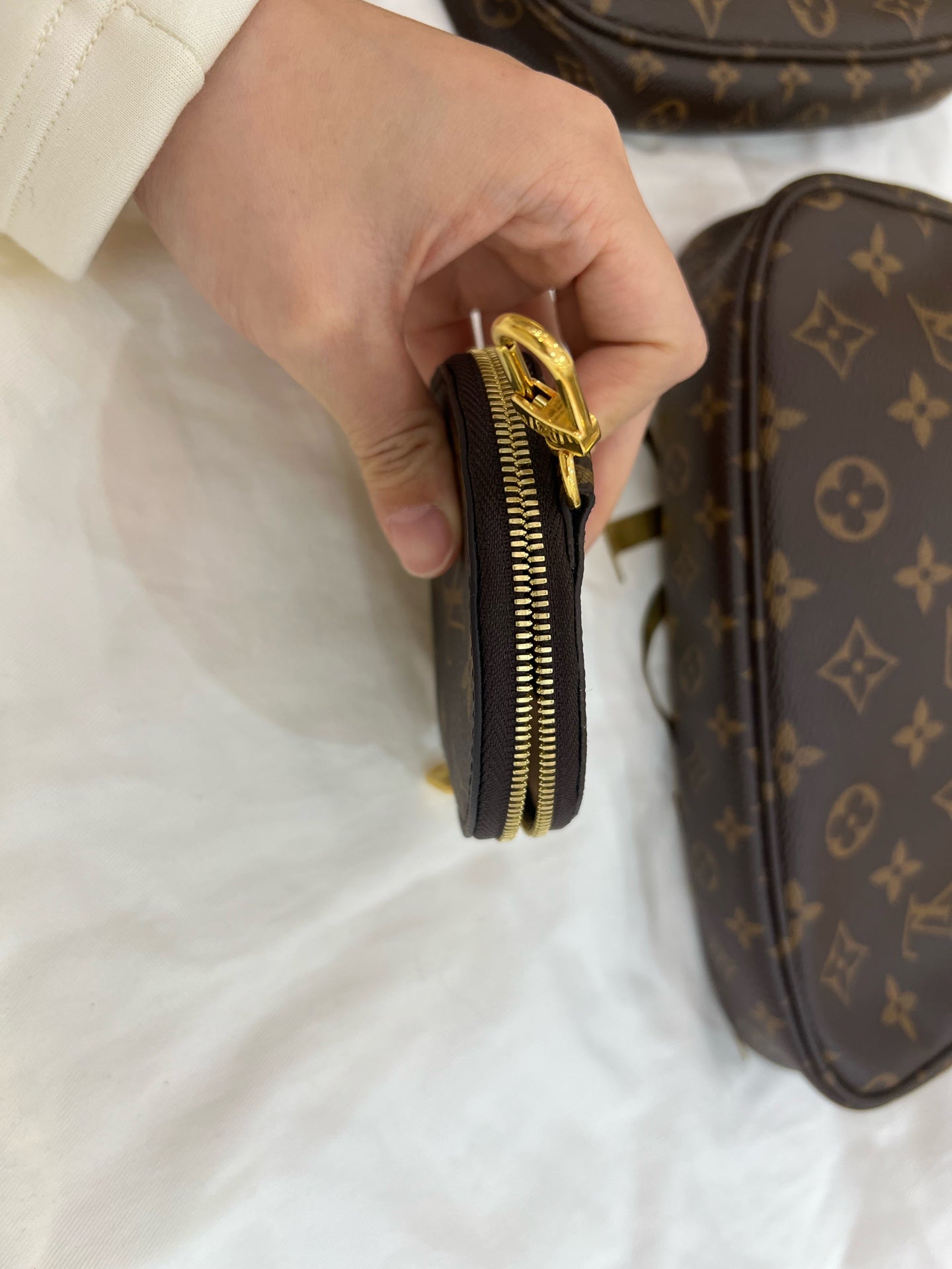 Louis Vuitton - Multi Pochette Accessoires - Monogram coated canvas with natural cowhide leather trim and textile strap - Brown (Monogram canvas) with Khaki Green strap - (Small)
