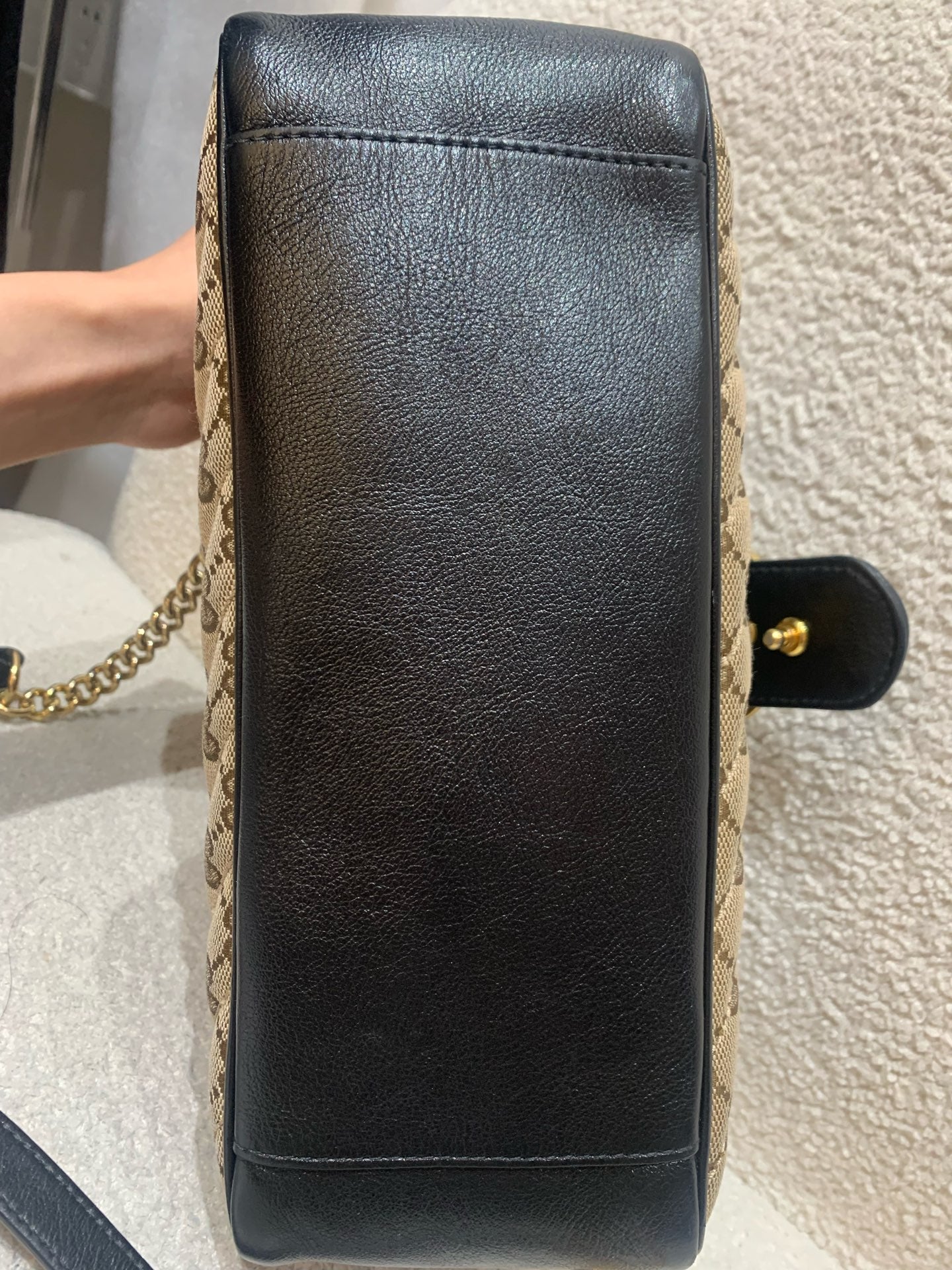 Gucci - Marmont Top Handle Messenger Bag - GG Supreme coated canvas with leather trim - Beige and Black with Gold-tone hardware - (Medium)