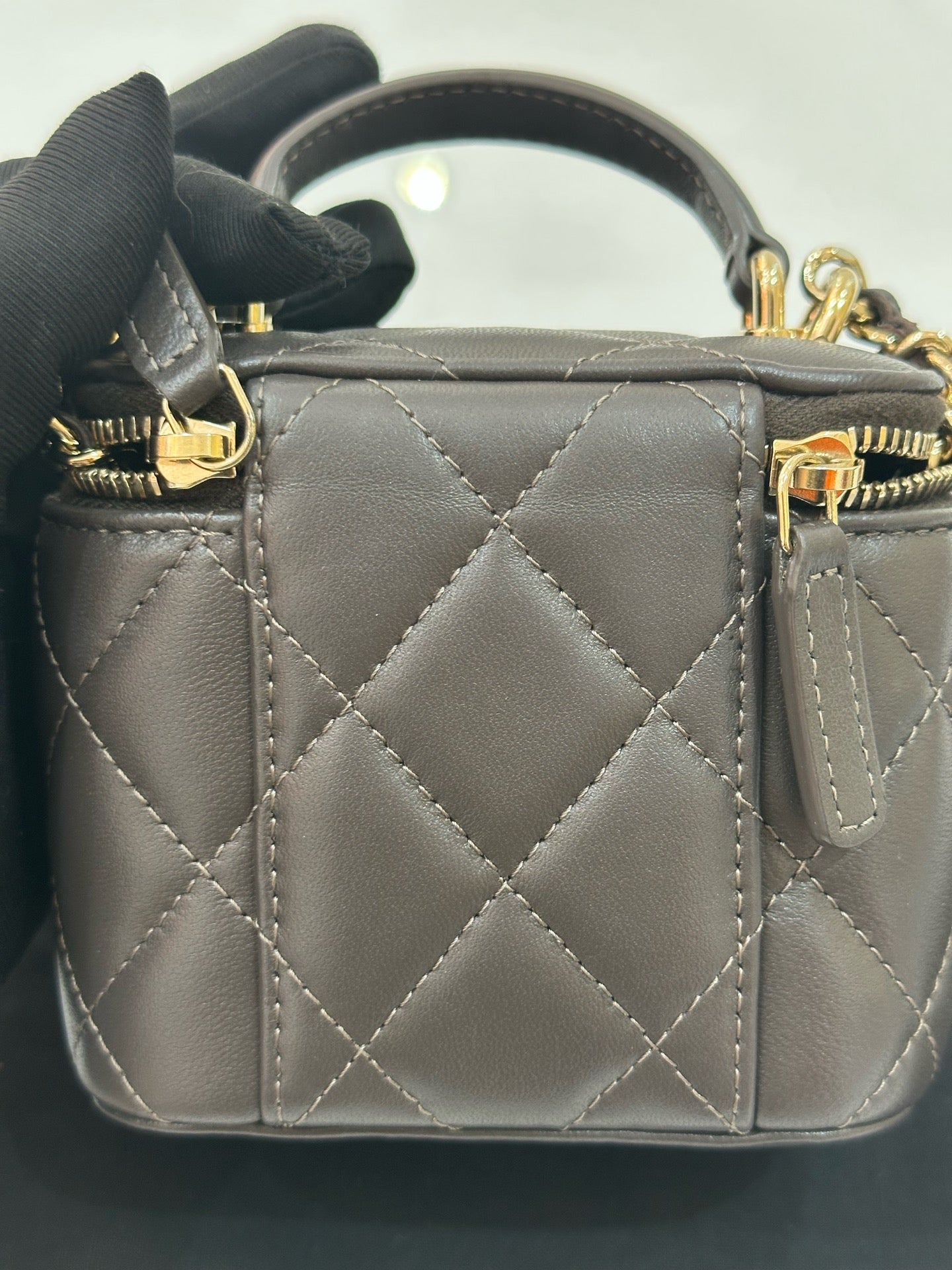 Chanel - Mini Vanity Case with Top Handle - Lambskin leather - Brown - (mini)