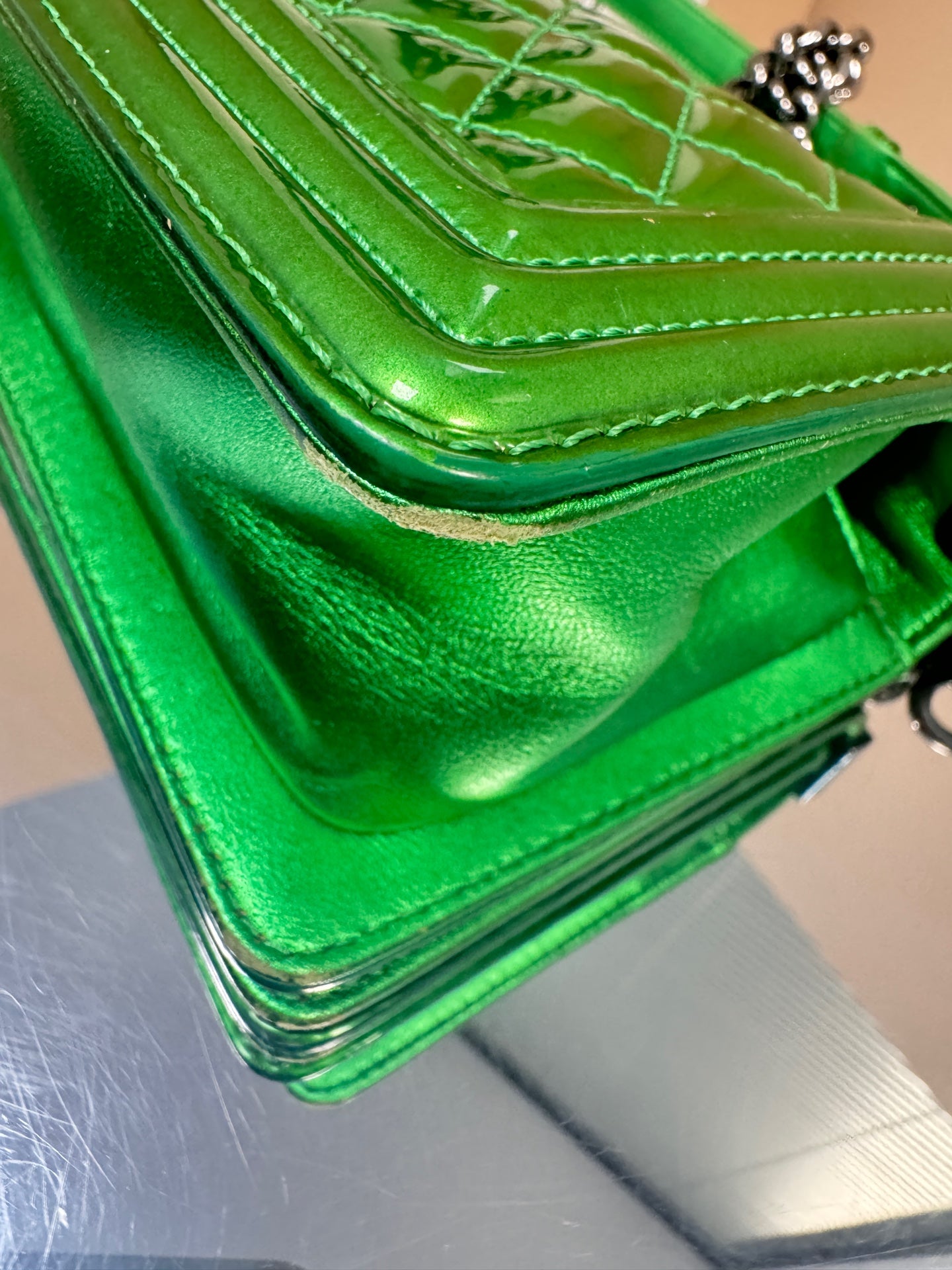 Chanel - Le Boy Small - Patent leather with metallic leather accents - Green - (Small)