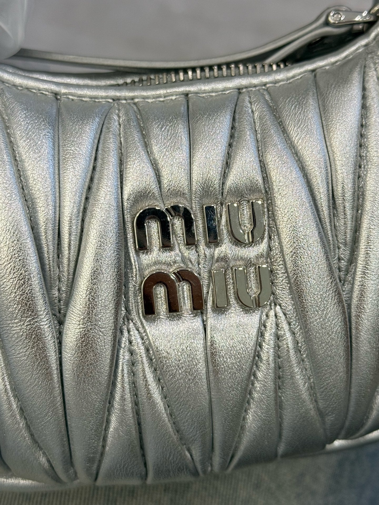Miu Miu - Wonder Hobo Mini - Metallic leather - Silver - (Mini)