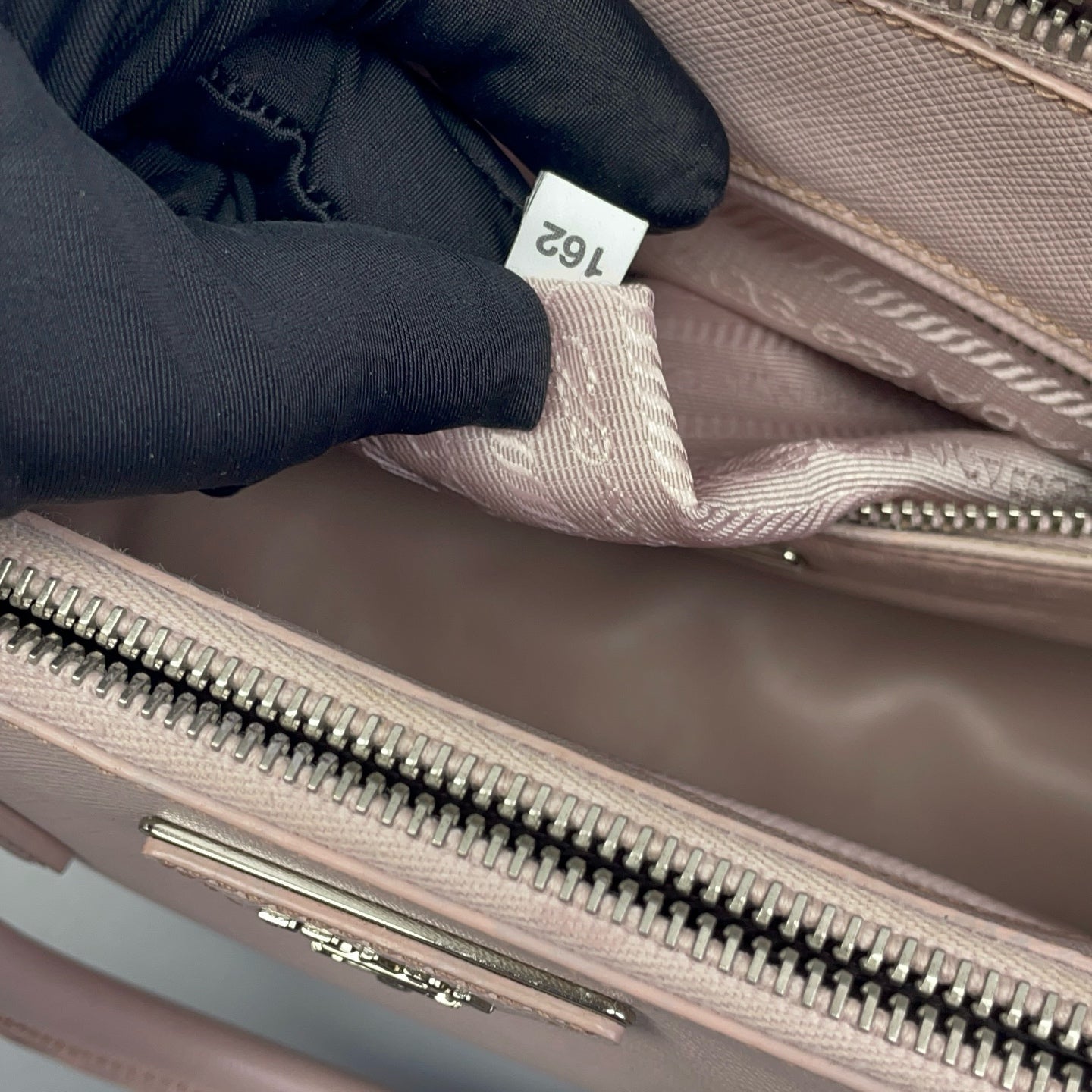 Prada - Saffiano Lux Tote (Galleria) Small - Leather - Pink - (small)