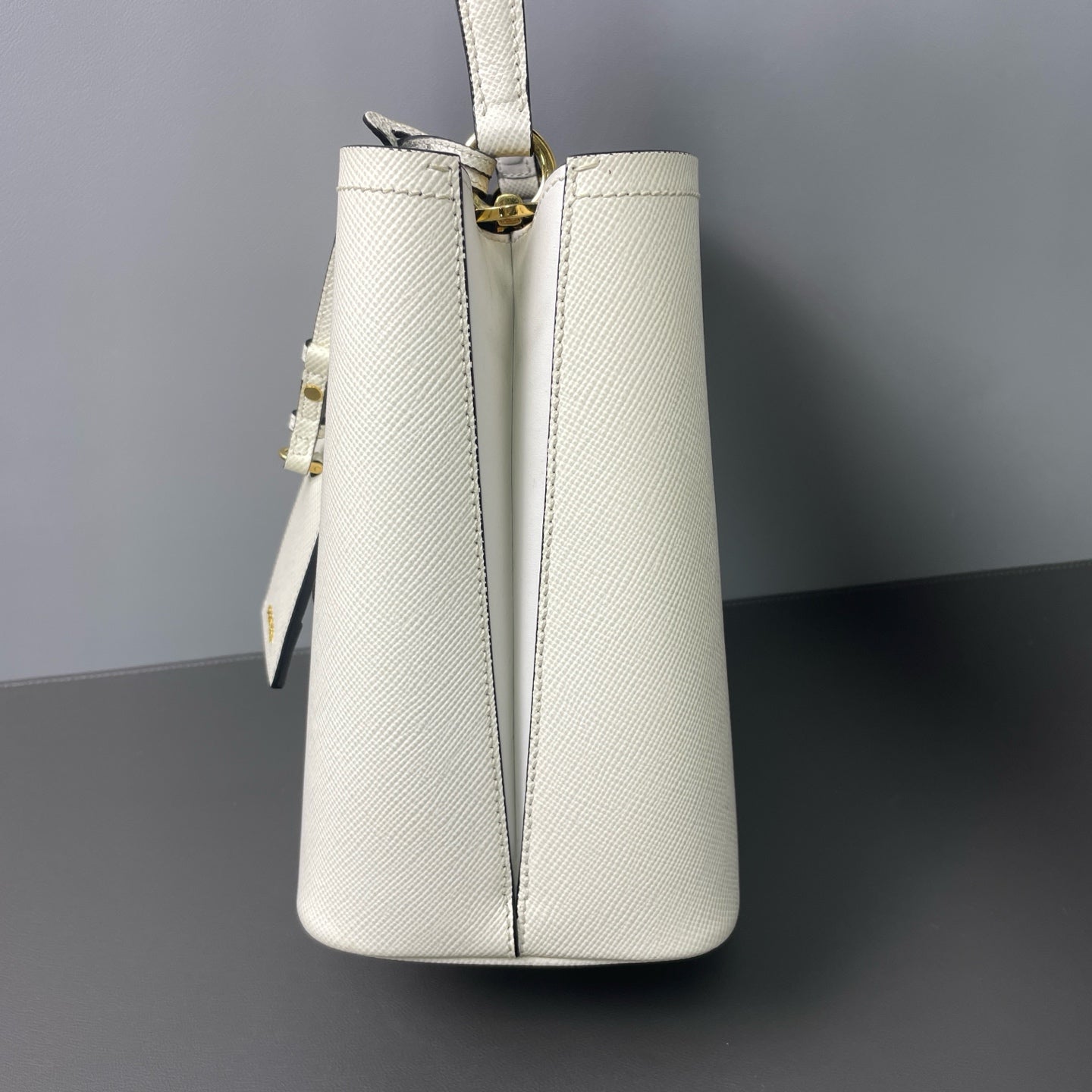 Prada - Panier - Saffiano leather - White with Gold-Tone Hardware - (medium)