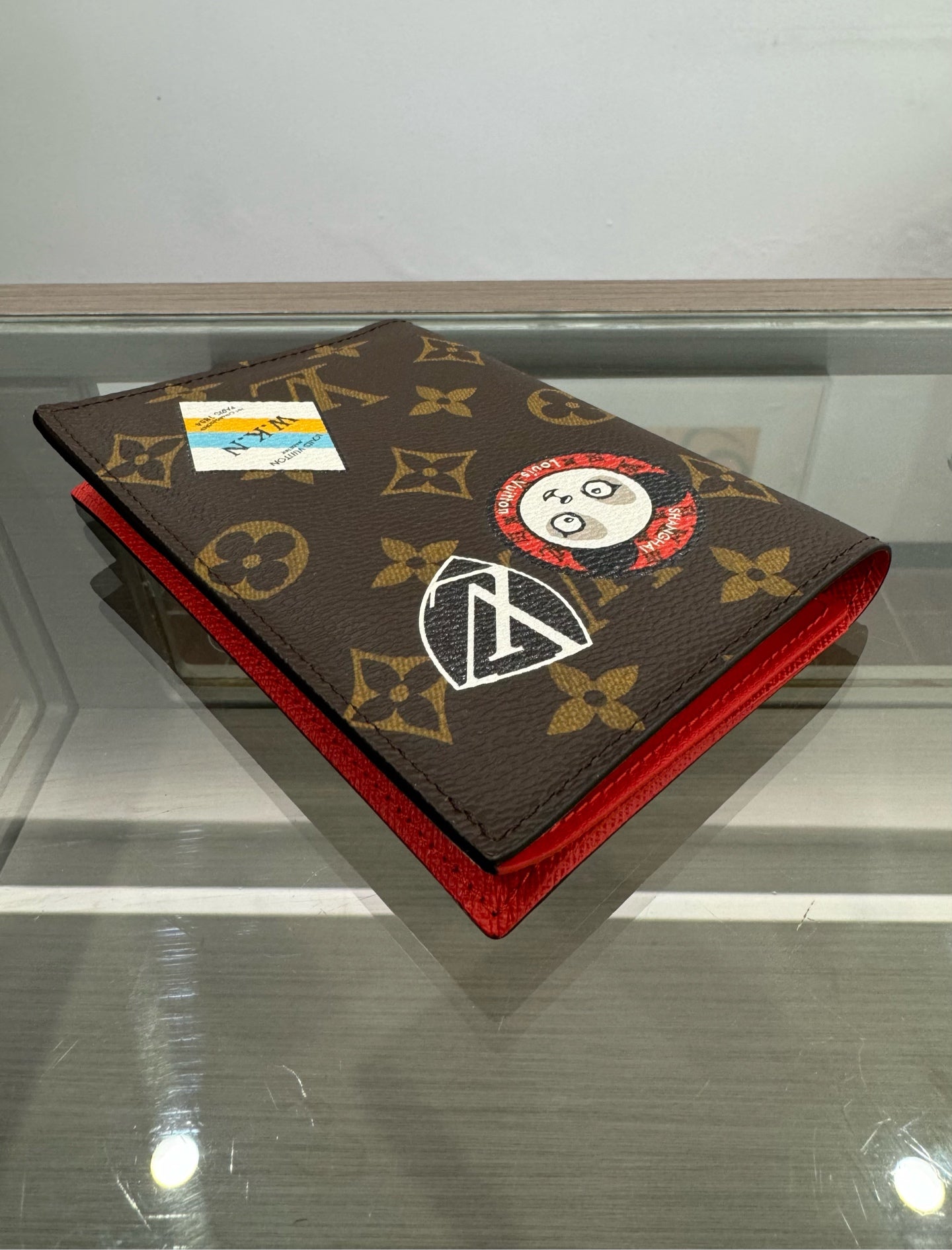 Louis Vuitton - Limited Edition Monogram World Tour Passport Cover - Monogram coated canvas with grained leather lining - Brown