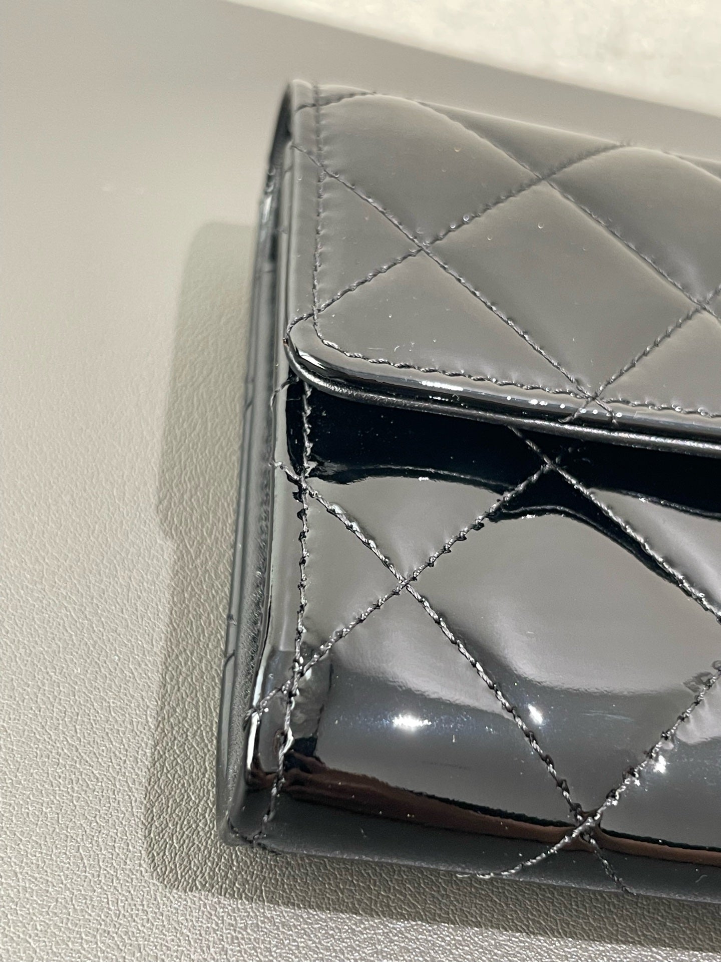 Chanel - Classic Long Flap Wallet - Patent leather - Black - (medium)