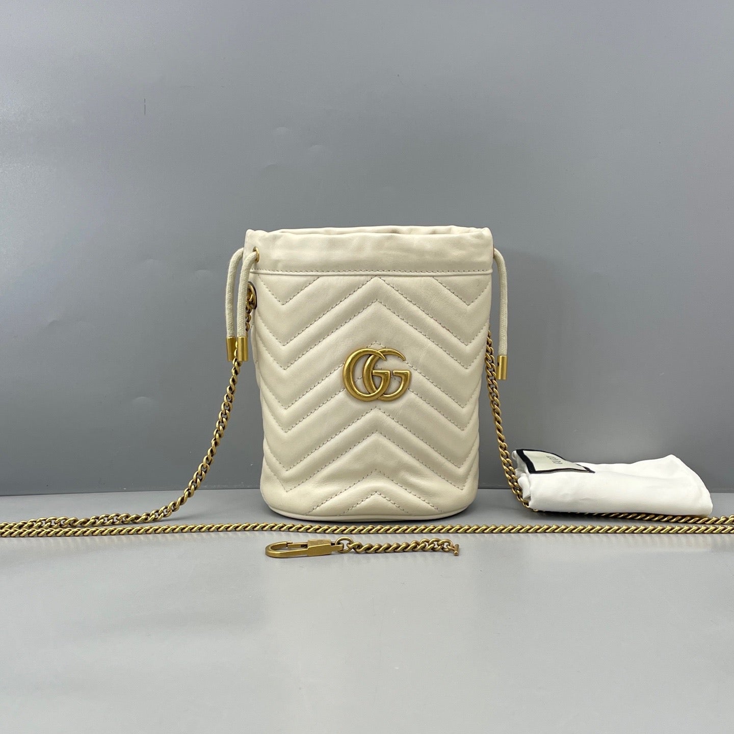 Gucci - GG Marmont Mini Bucket Bag - Matelassé leather - Off-white with Gold-Tone Hardware - (mini)