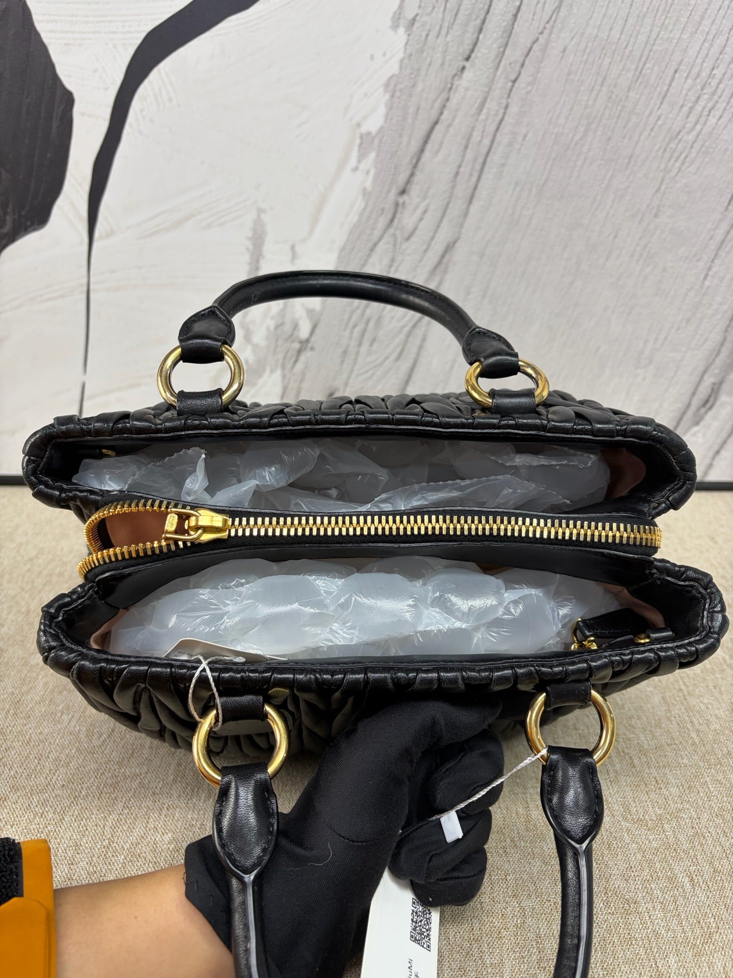 Miu Miu - Matelassé Top Handle Bag - Lambskin leather - Black with Gold-Tone Hardware - (medium)