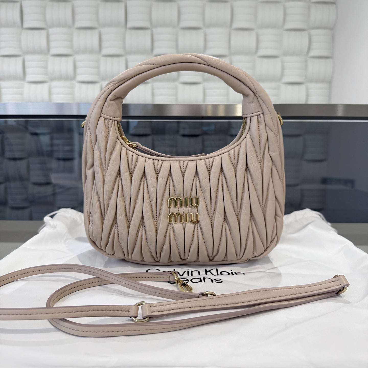 Miu Miu - Matelassé Hobo Shoulder Crossbody Bag - Leather - Pink - (Small)