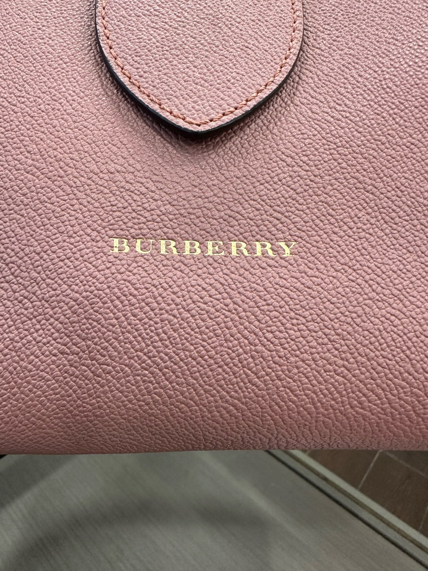 Burberry - The Buckle - Grained calfskin leather - Pink - (medium)