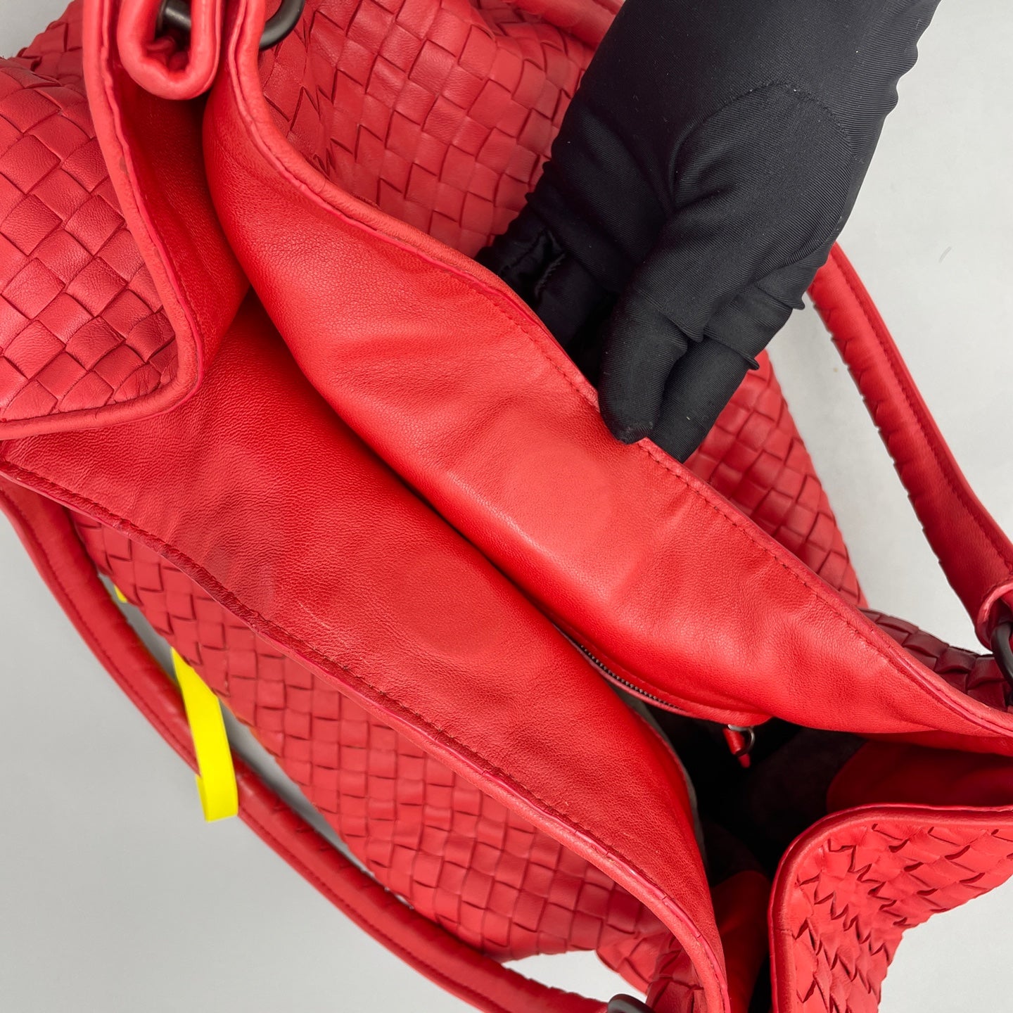 Bottega Veneta - Intrecciato Hobo Tote - Leather - Red - (medium)