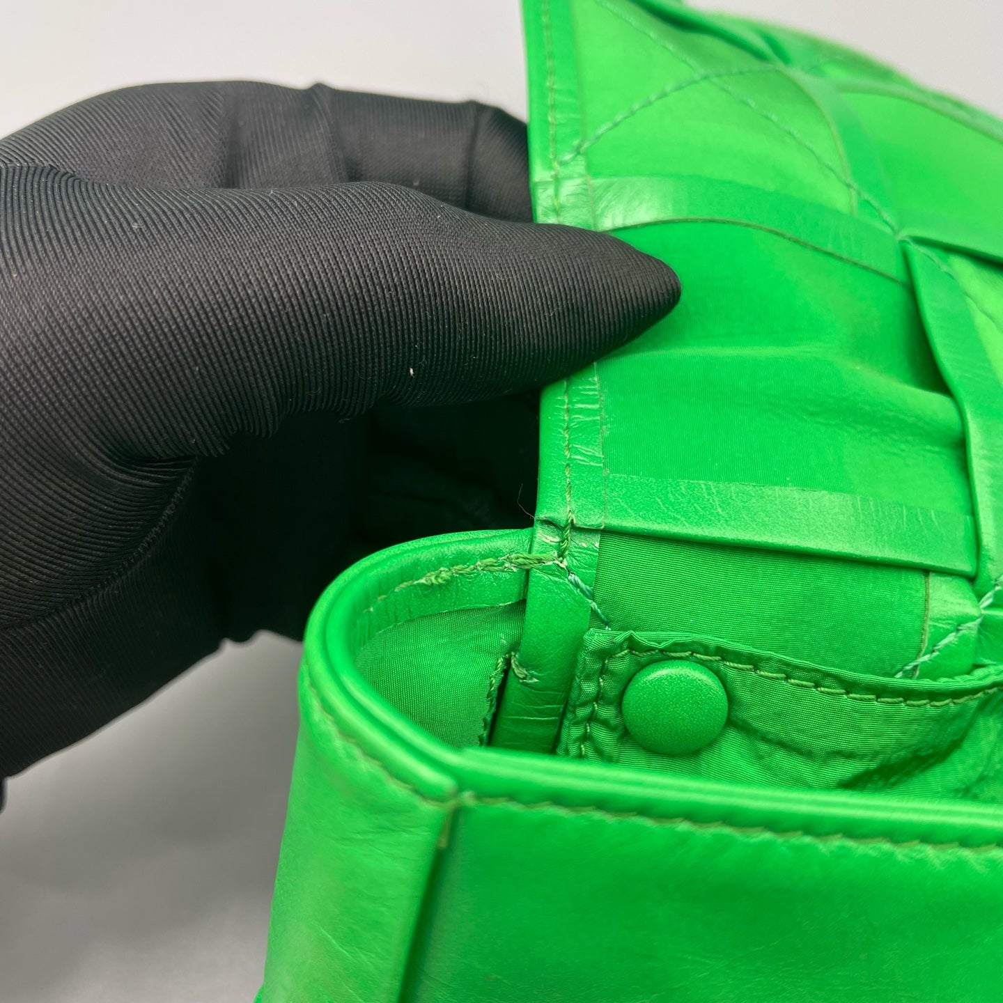Bottega Veneta - Padded Cassette Bag - Leather - Green - (mini)