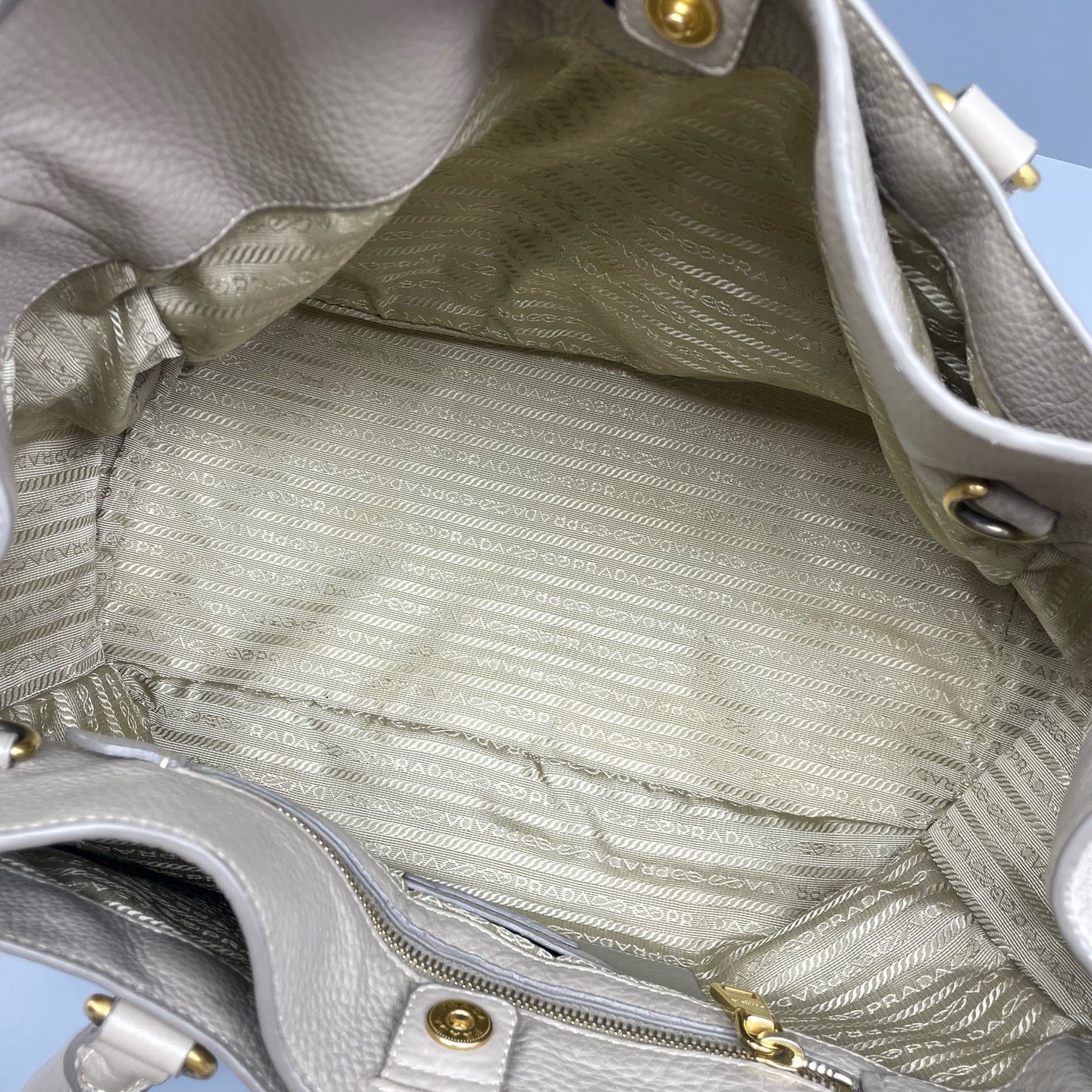 Prada - Tote Bag - Grained leather - Grey - (Medium)