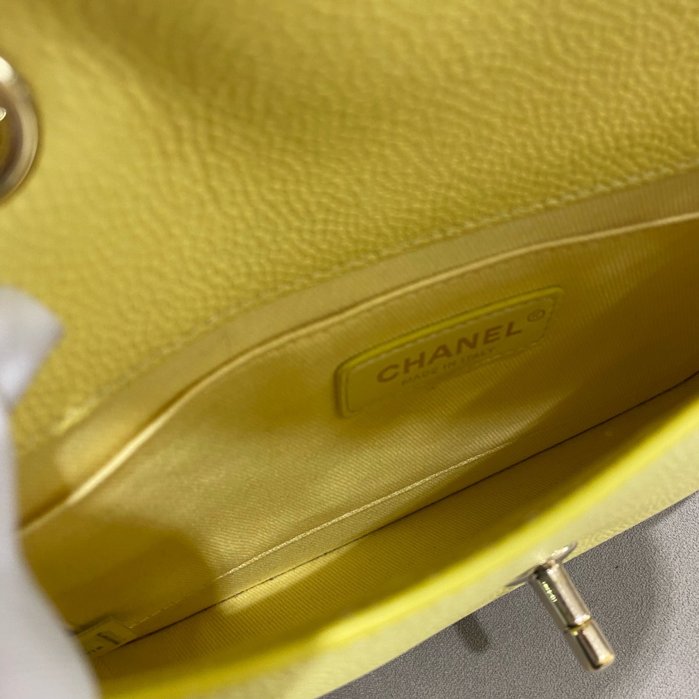 Chanel - Mini Chain Flap Bag - Grained calfskin leather - Yellow with Gold-Tone Hardware - (mini)