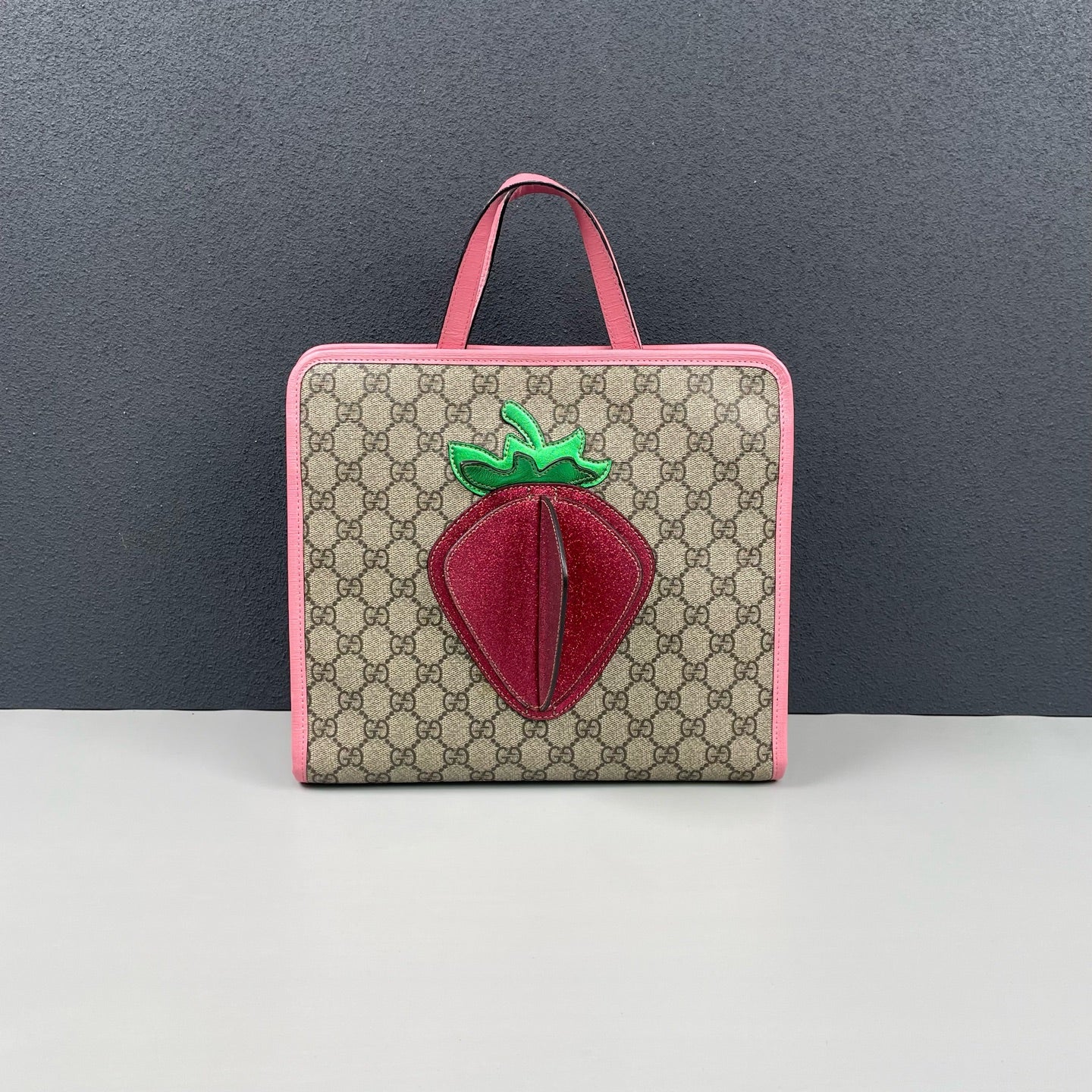Gucci - GG Supreme Children's Tote with 3D Strawberry - Coated canvas with leather trim and glitter - Multicolour - (medium)