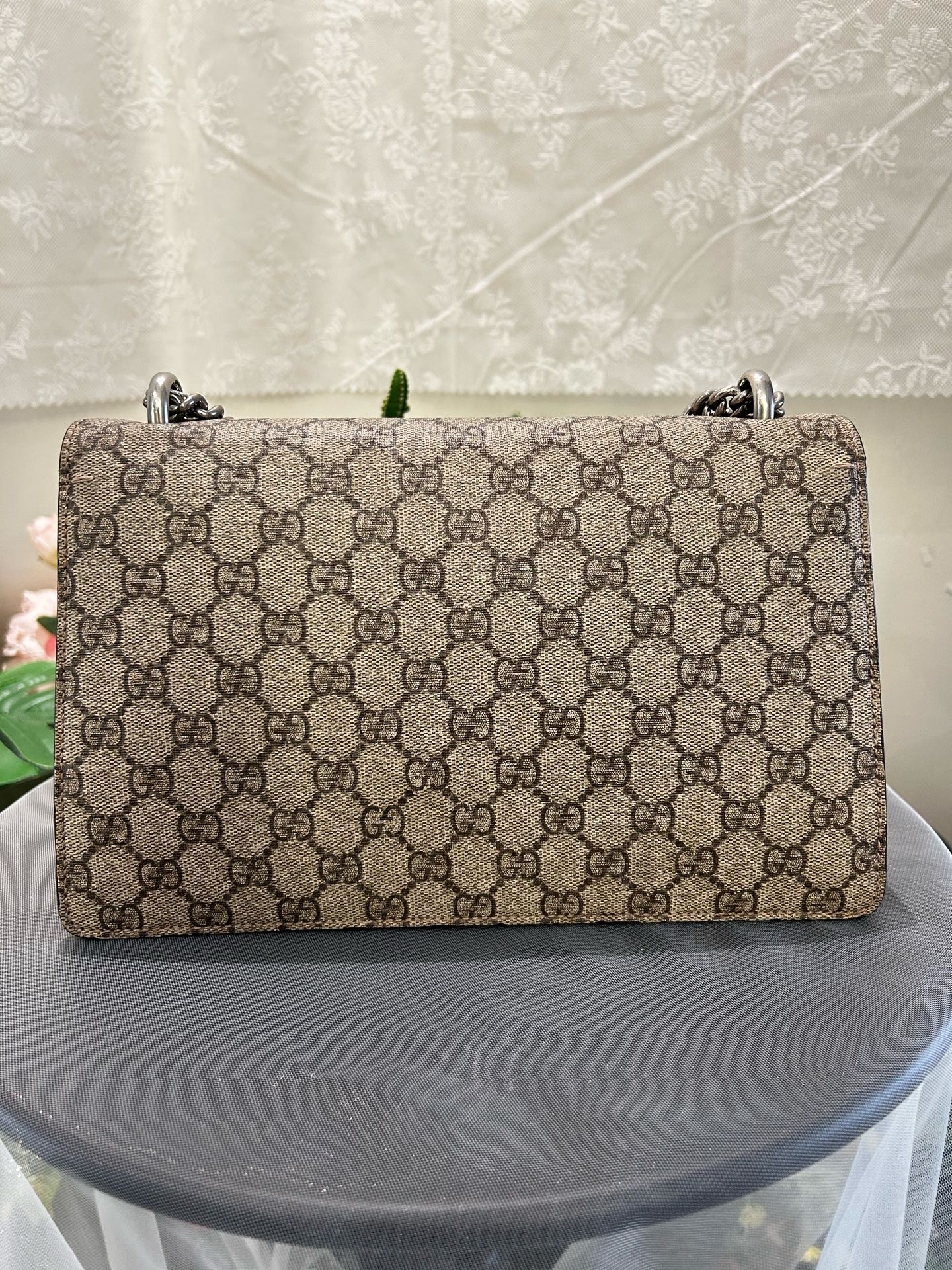 Gucci - Dionysus Shoulder Bag - GG Supreme canvas with suede interior and leather trim - Beige and ebony GG Supreme with red interior and antiqued silver-tone hardware - (Medium)