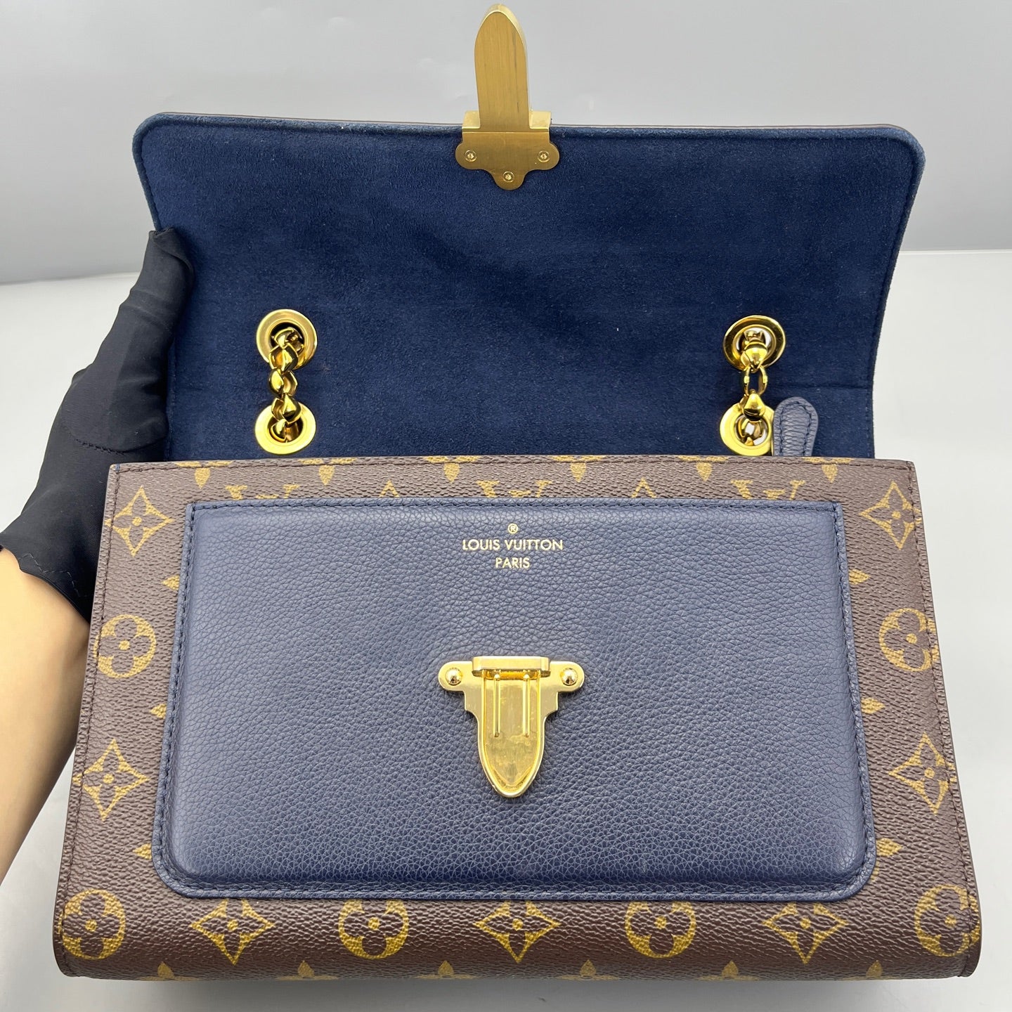 Louis Vuitton - Victoria Chain Bag - Monogram coated canvas with grained leather trim - Brown and Blue - (medium)