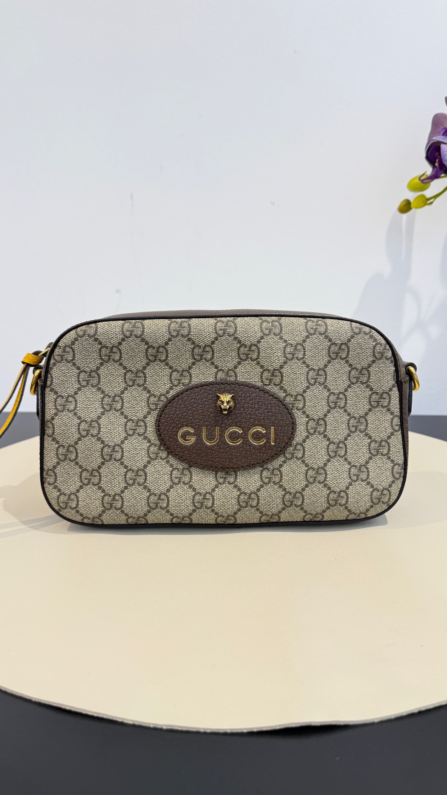 Gucci - Tiger Head Camera Bag - GG Supreme coated canvas with pebbled leather trim - Brown - (Small)