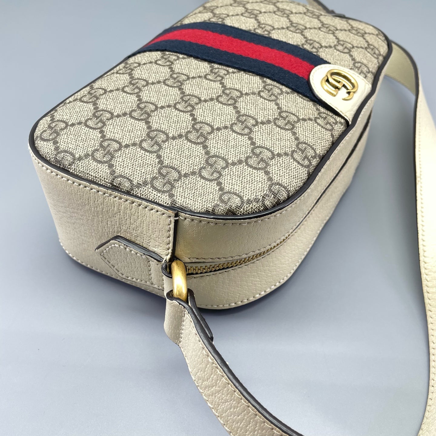 Gucci - Ophidia GG Supreme Camera Bag - GG Supreme canvas with grained leather trim - Beige and white with red and navy accents - (medium)