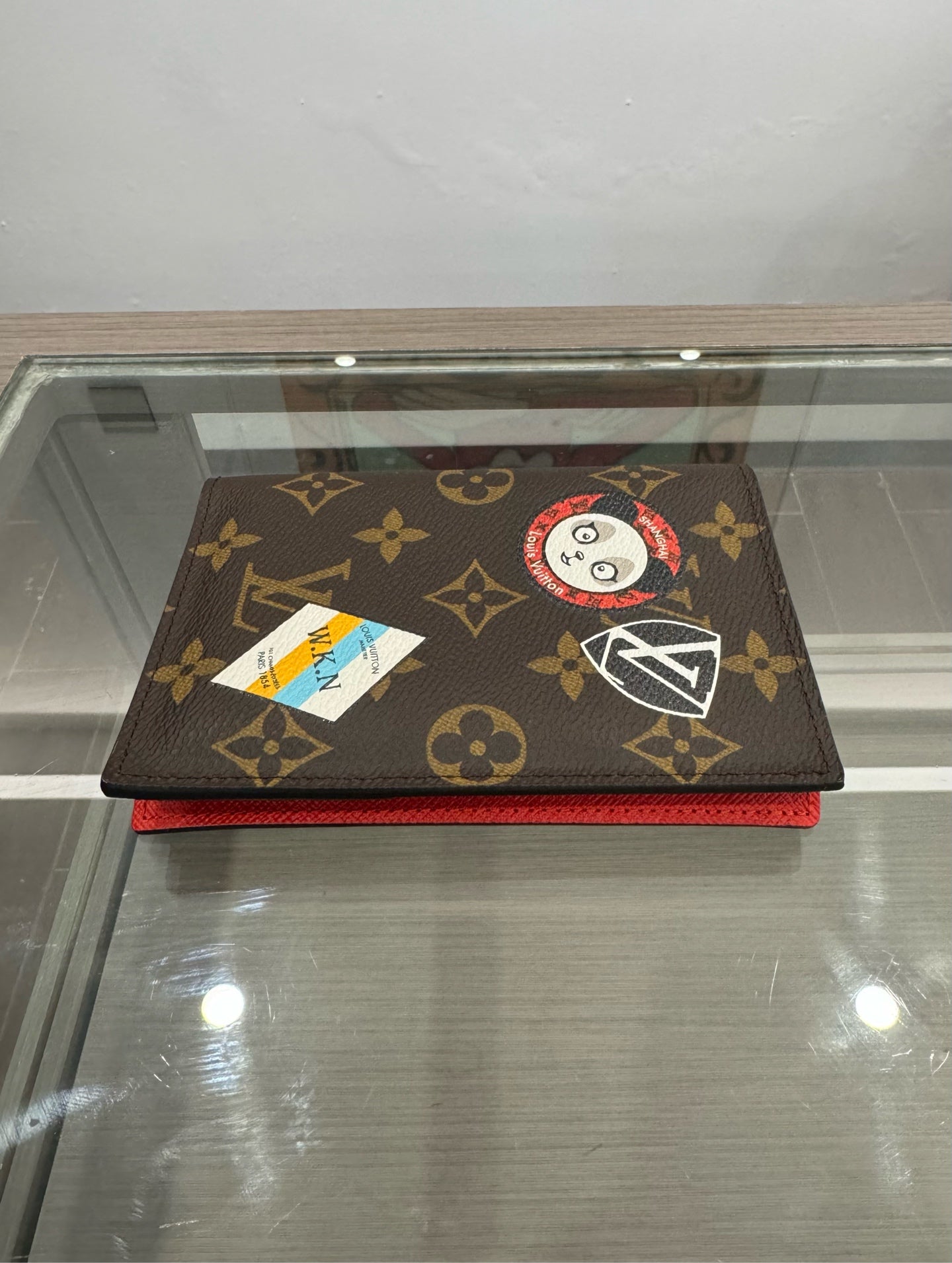 Louis Vuitton - Limited Edition Monogram World Tour Passport Cover - Monogram coated canvas with grained leather lining - Brown