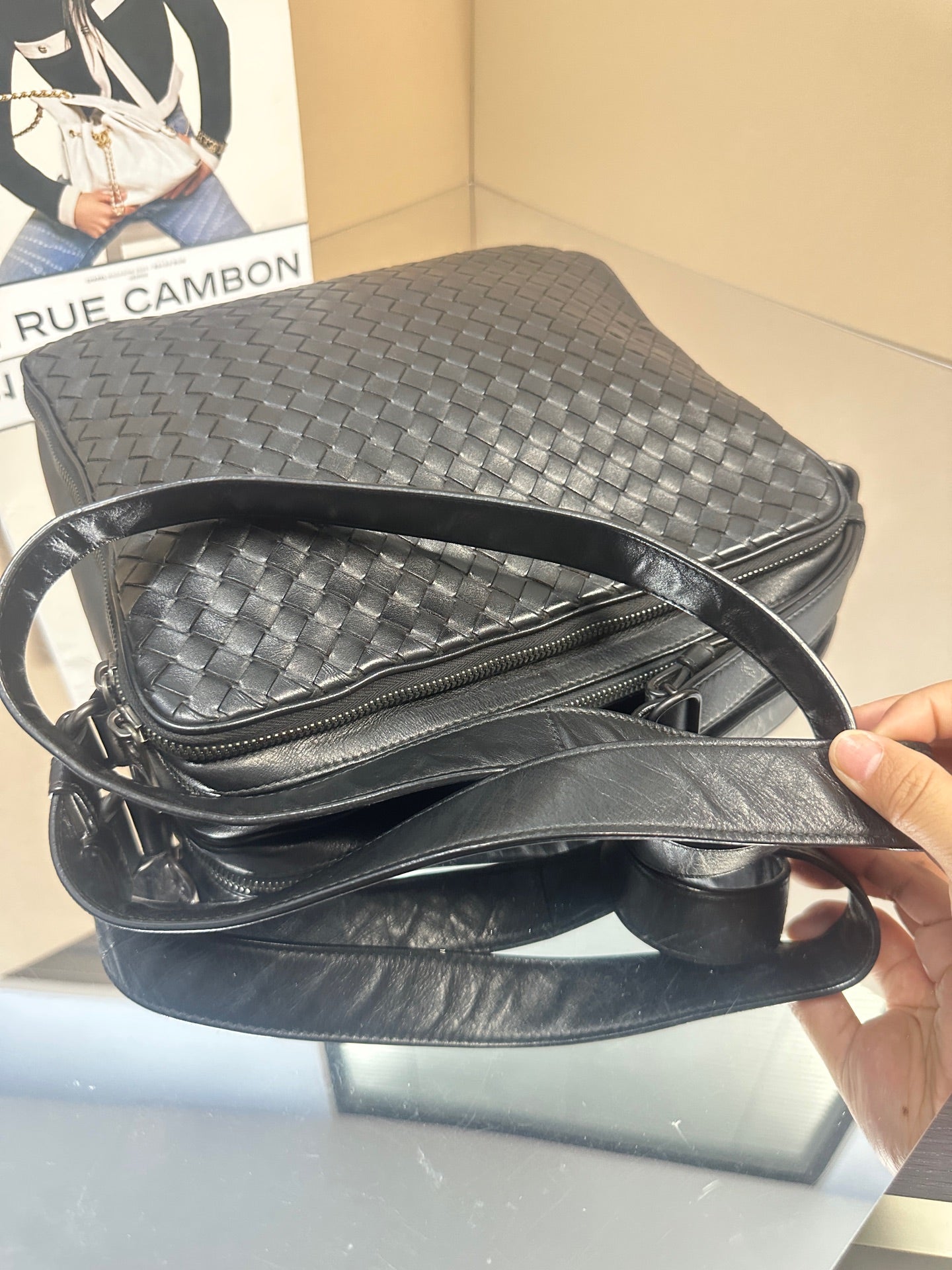Bottega Veneta - Classic Intrecciato Messenger Bag - Leather - Black - (Medium)