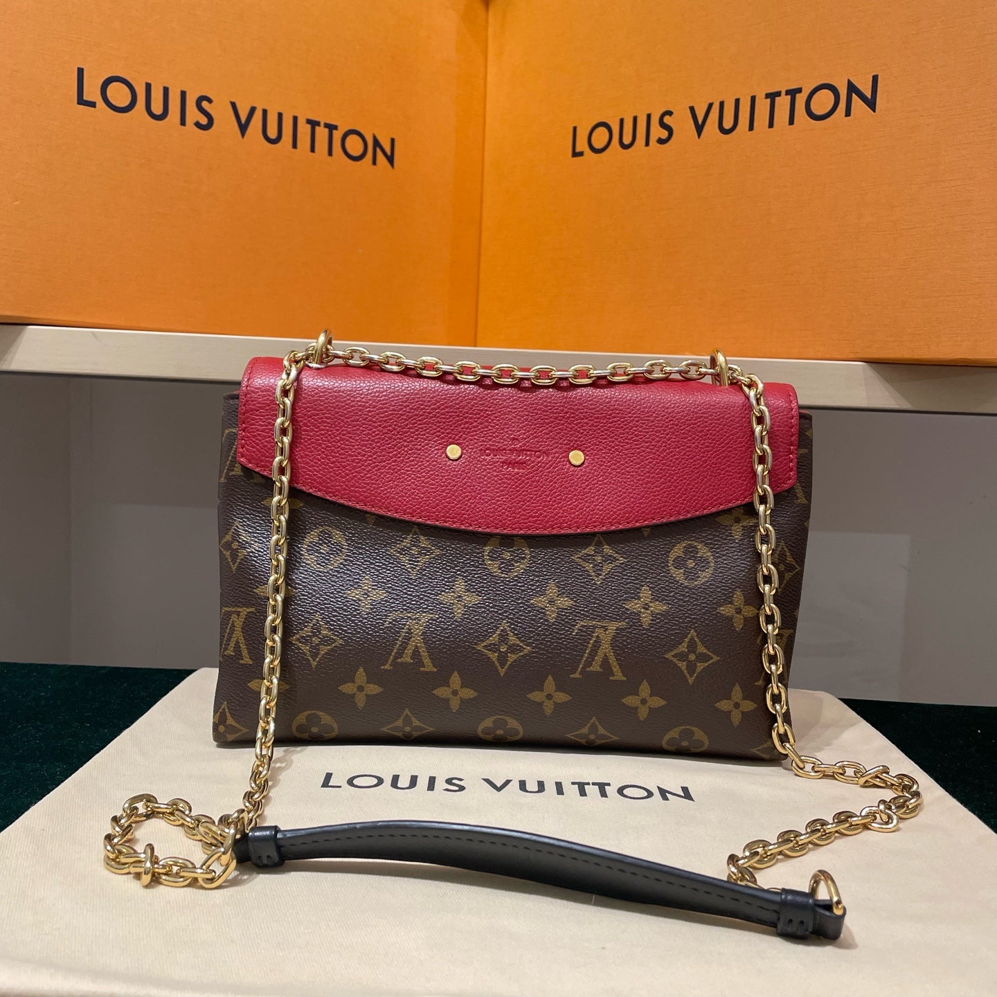 Louis Vuitton - Pochette Métis - Monogram canvas with grained leather trim - Brown with Red flap - (Medium)