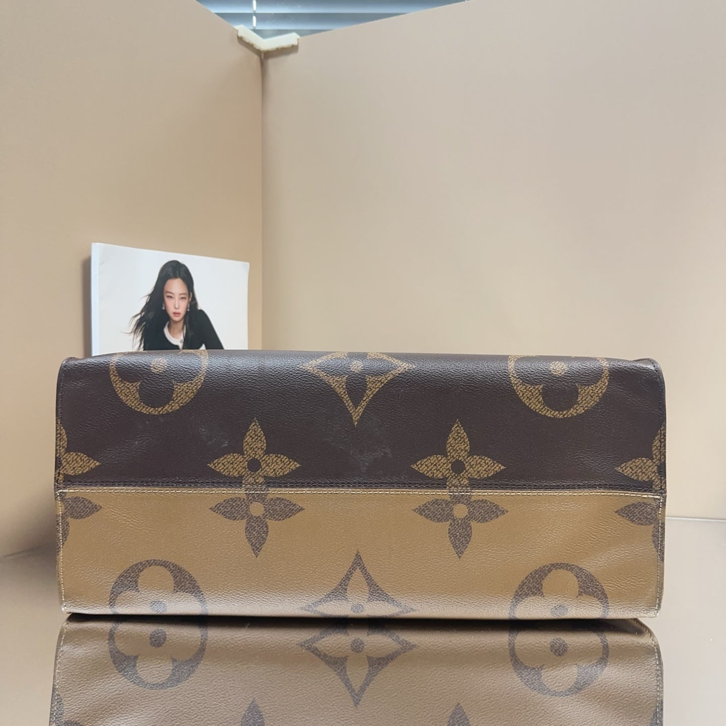 Louis Vuitton - Onthego GM - Monogram coated canvas, Leather trim - Brown, Beige, Red - (Large)