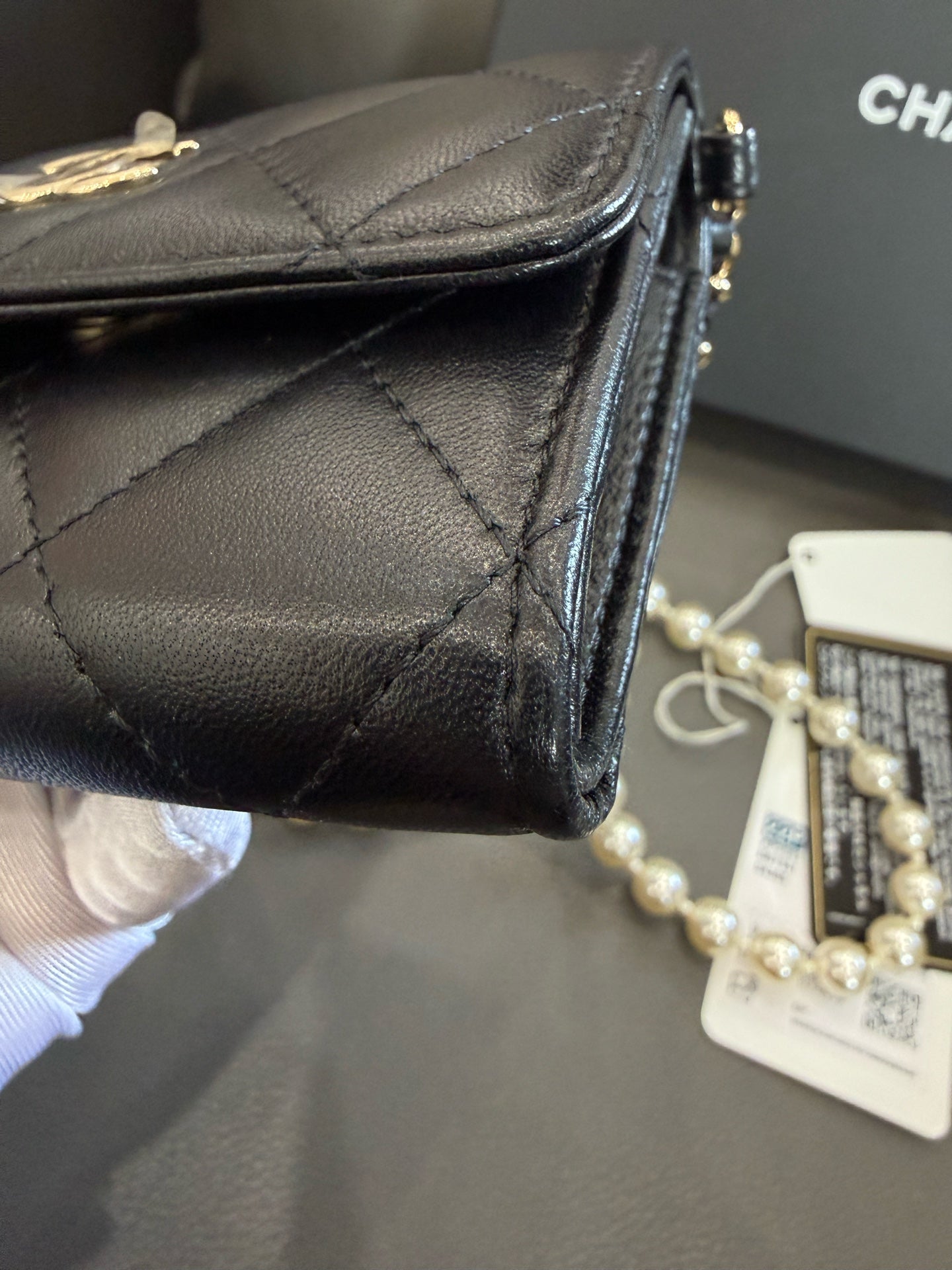 Chanel - 22P Pearl Chain Mini Clutch with Chain - Lambskin leather - Black - (mini)