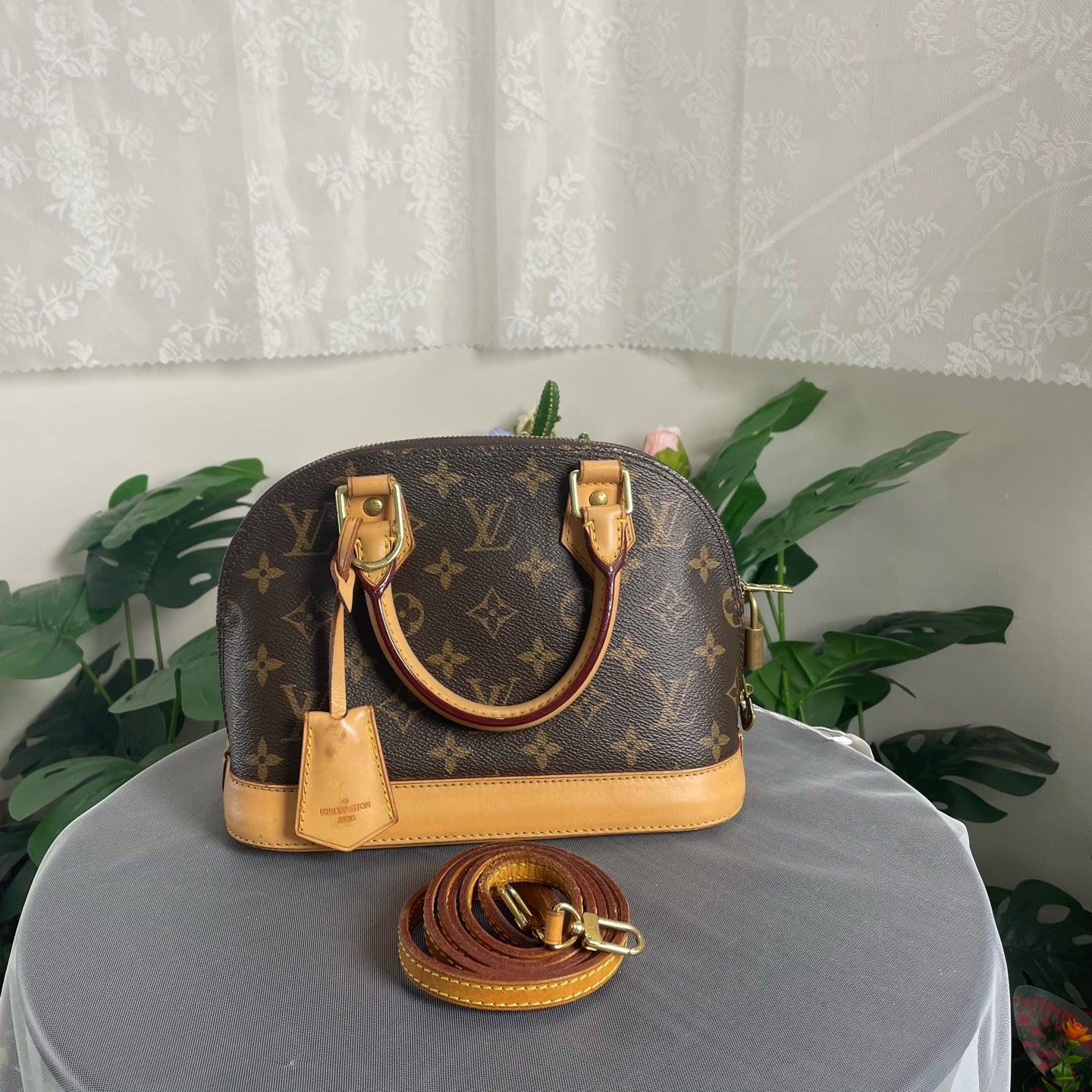 Louis Vuitton - Alma BB - Monogram coated canvas with Vachetta leather trim - Brown - (mini)