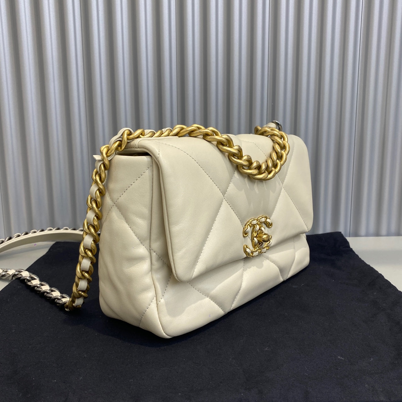 Chanel - 19 Bag Small - Lambskin leather - Beige - (small)