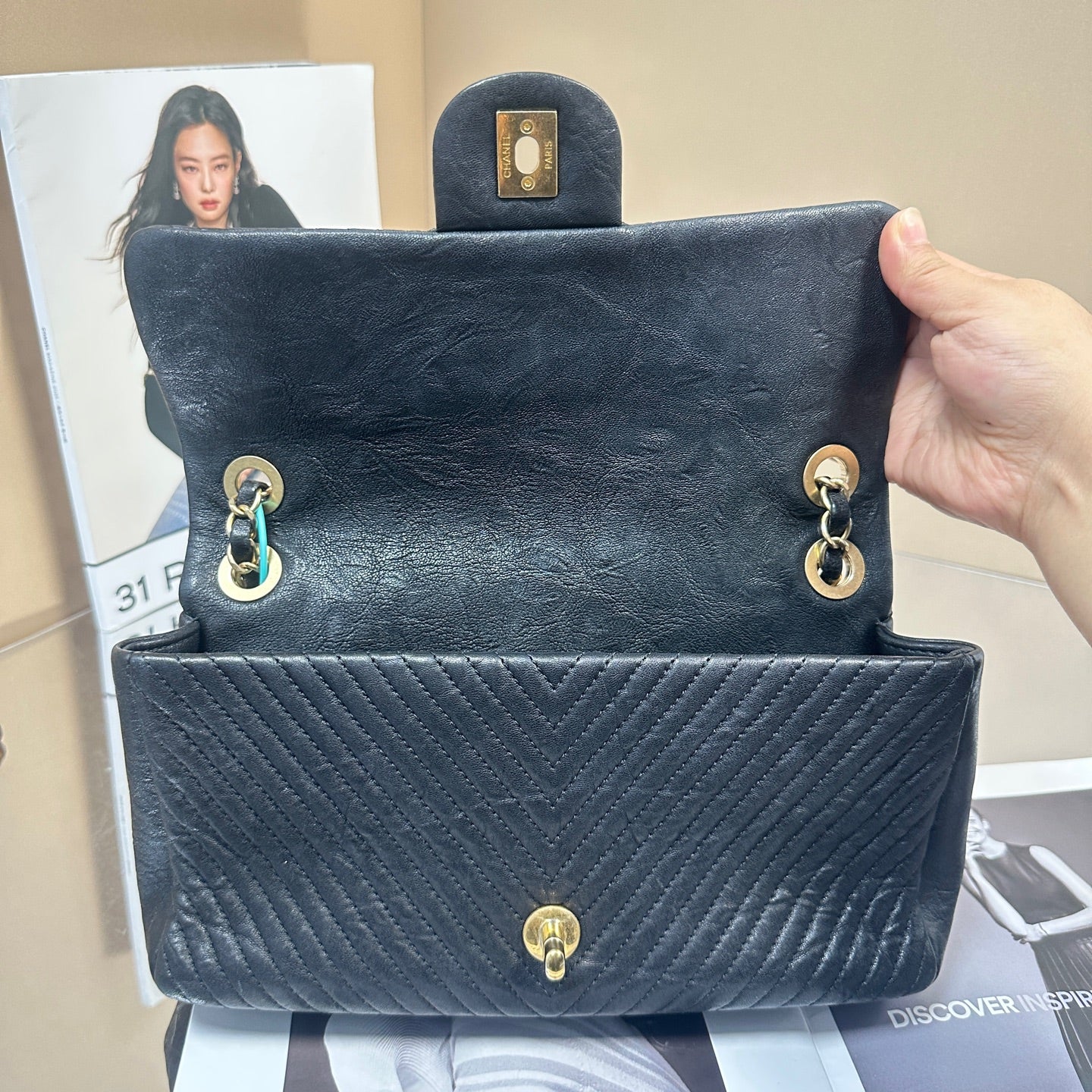 Chanel - Seasonal Flap Bag - Leather - Black - (Small)