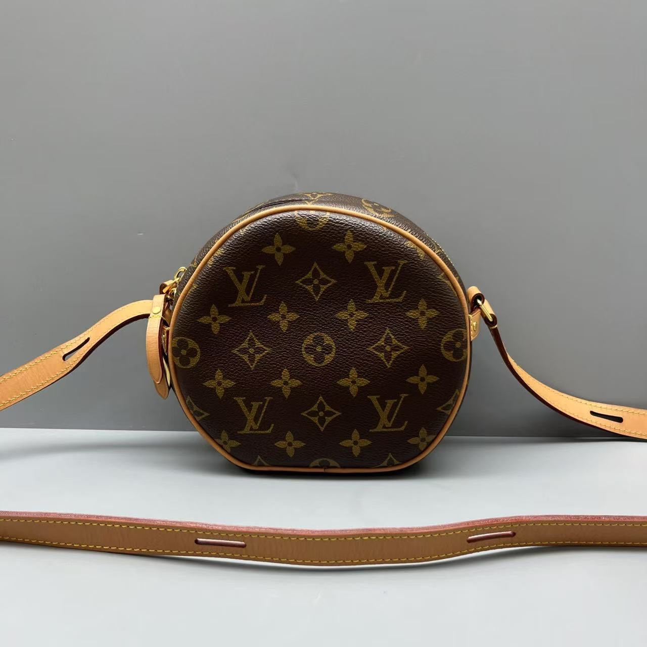 Louis Vuitton - Boite Chapeau Souple PM - Monogram coated canvas and Vachetta leather - Brown - (Small)