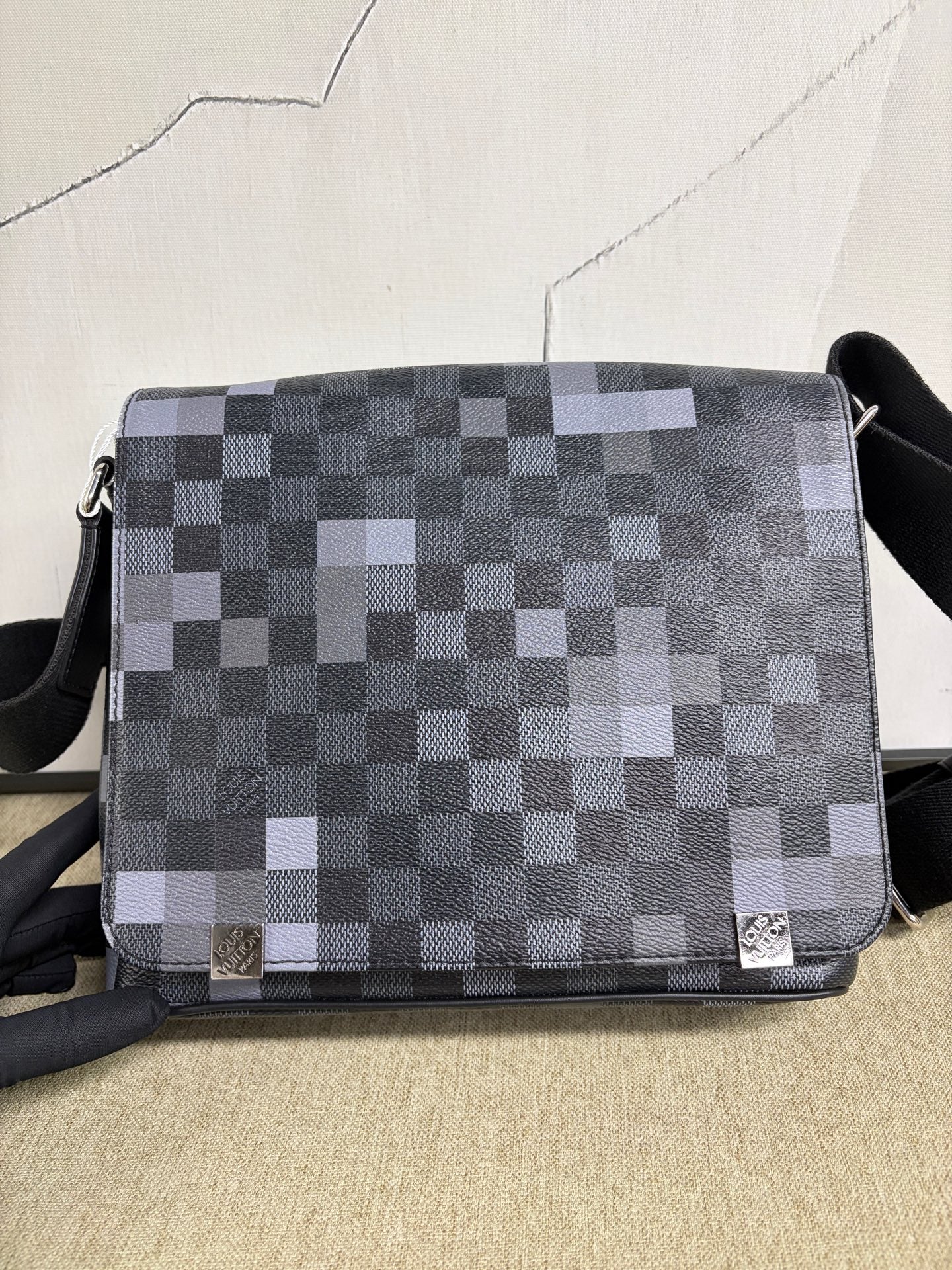Louis Vuitton - District Messenger PM - Synthetic coated canvas with leather trim - Grey - (Medium)