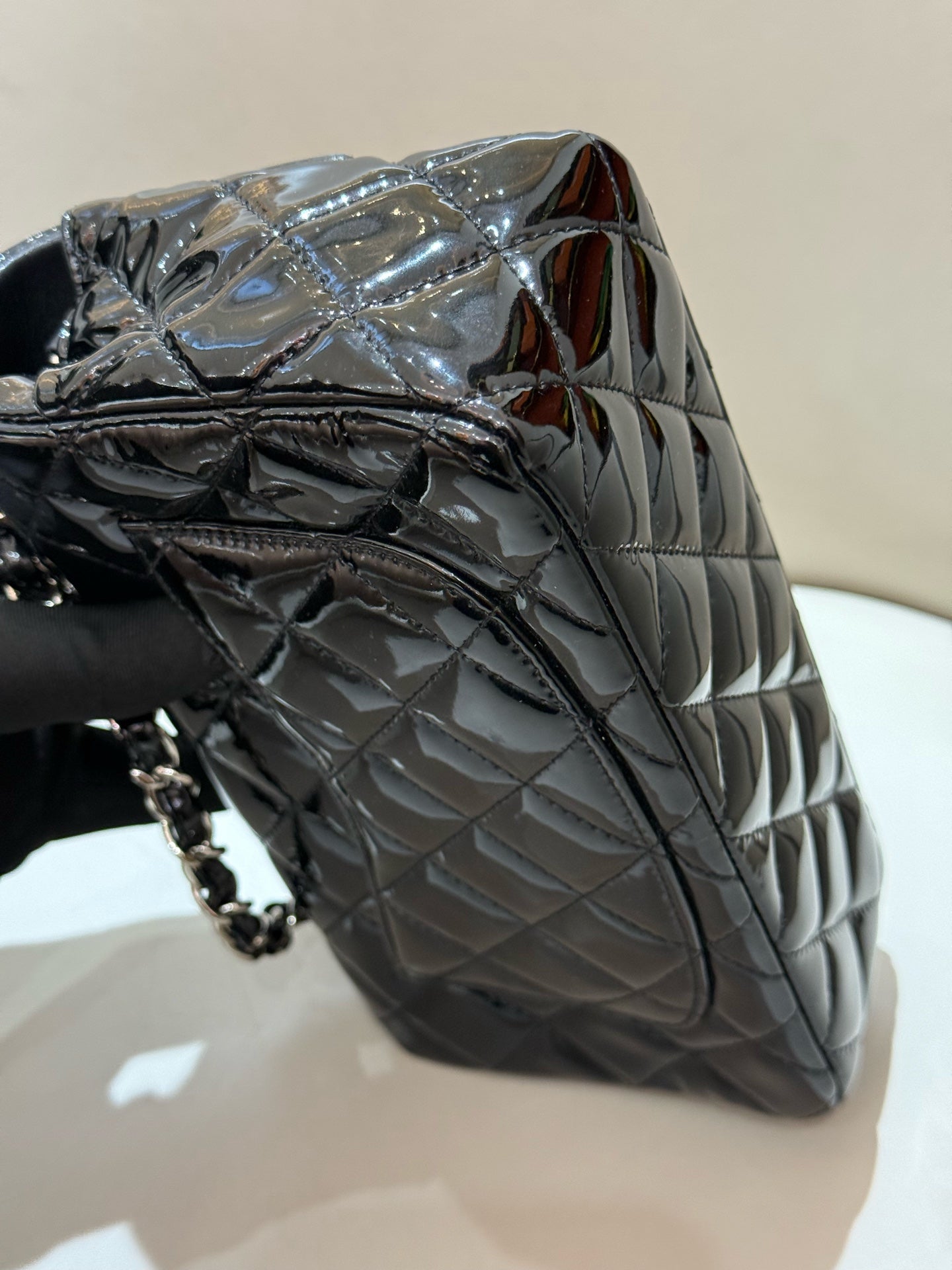 Chanel - Classic Flap Mini - Patent leather - Black - (mini)