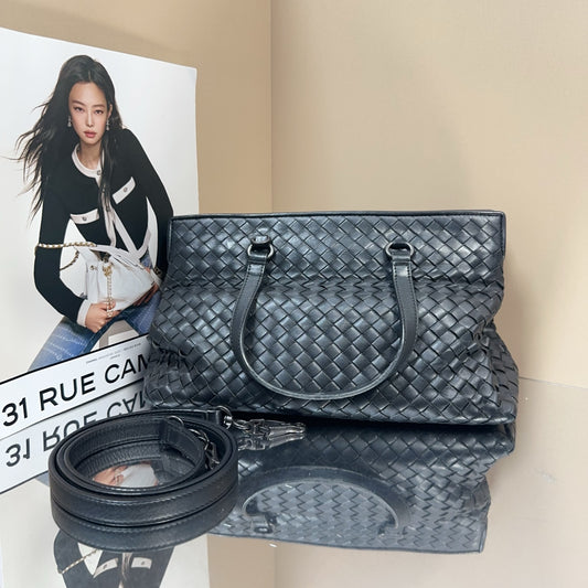 Bottega Veneta - Intrecciato Tote Shoulder Bag - Lambskin leather - Black - (medium)
