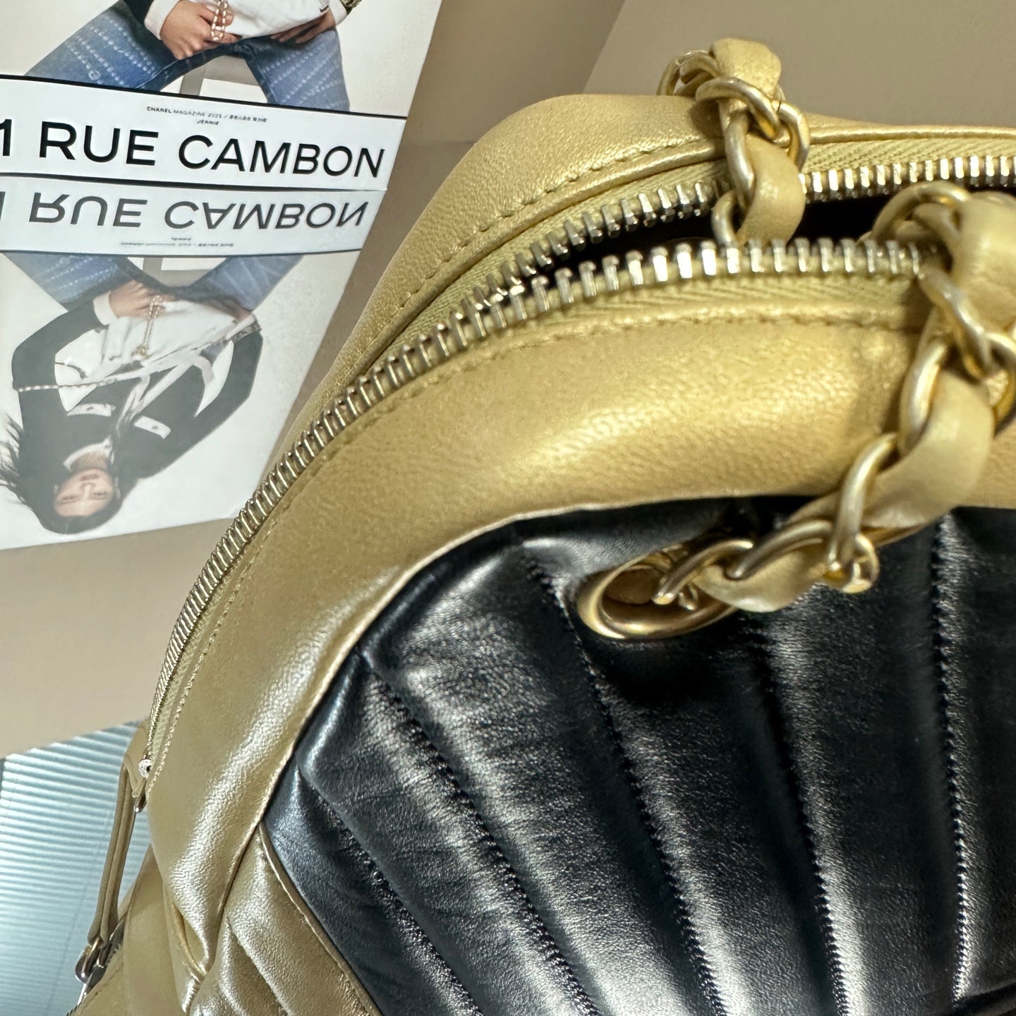Chanel - Color-blocked V-Stitch Camera Bag - Leather - Multicolour - (Small)