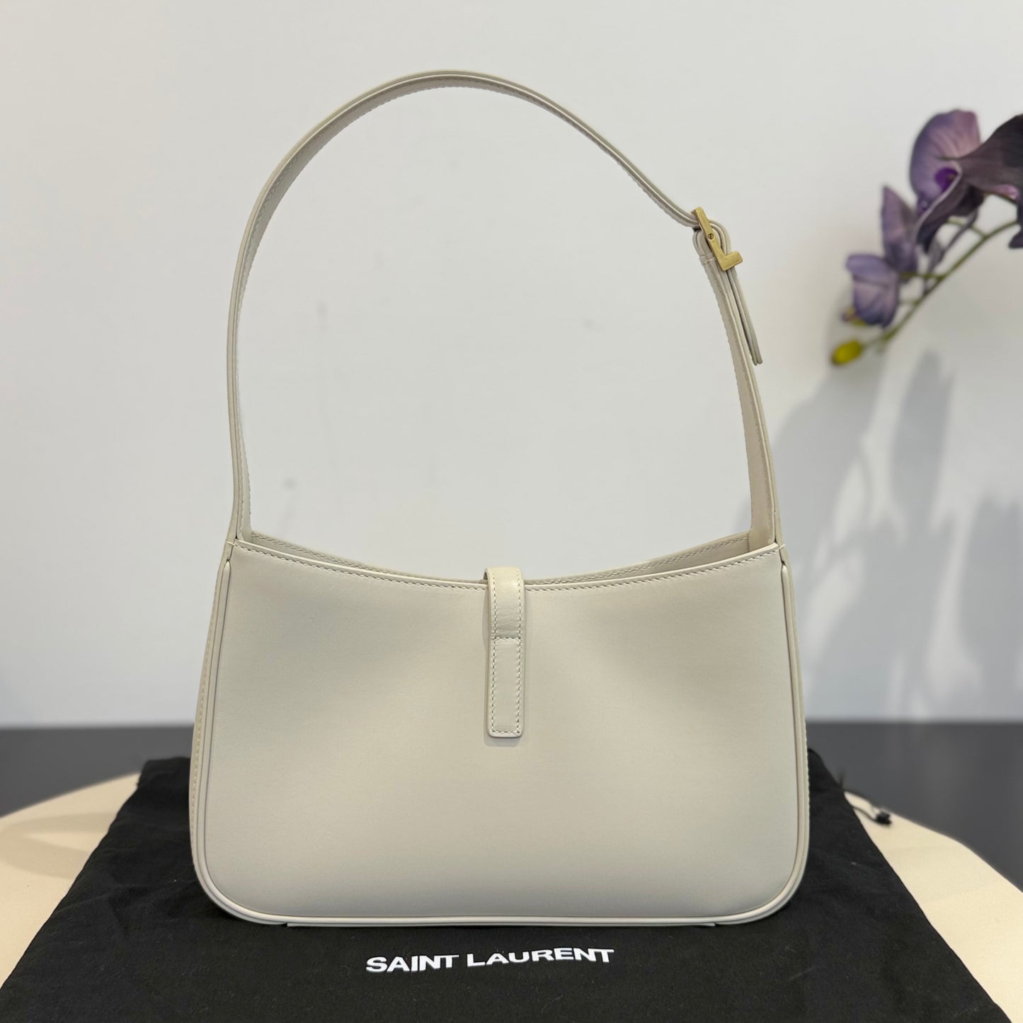 Saint Laurent - LE 5 A 7 Hobo Bag - Leather - White - (small)