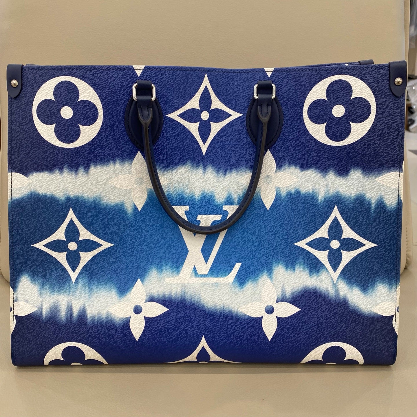 Louis Vuitton - Onthego GM Tie-Dye Gradient - Monogram Giant coated canvas with leather trim - Blue - (large)