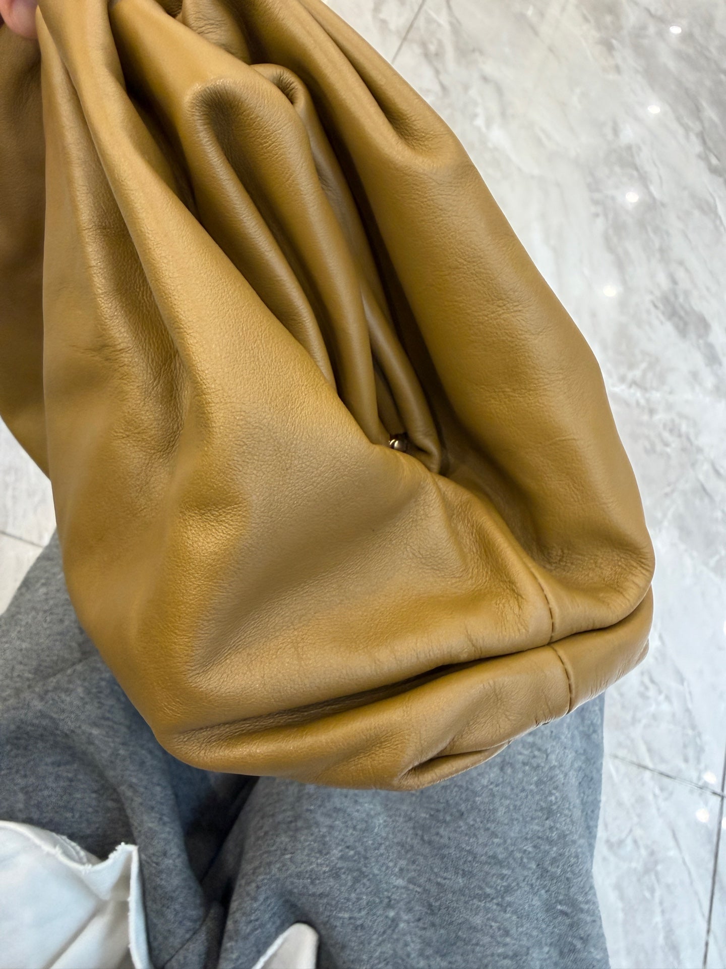 Bottega Veneta - The Pouch - Leather - Camel - (Large)