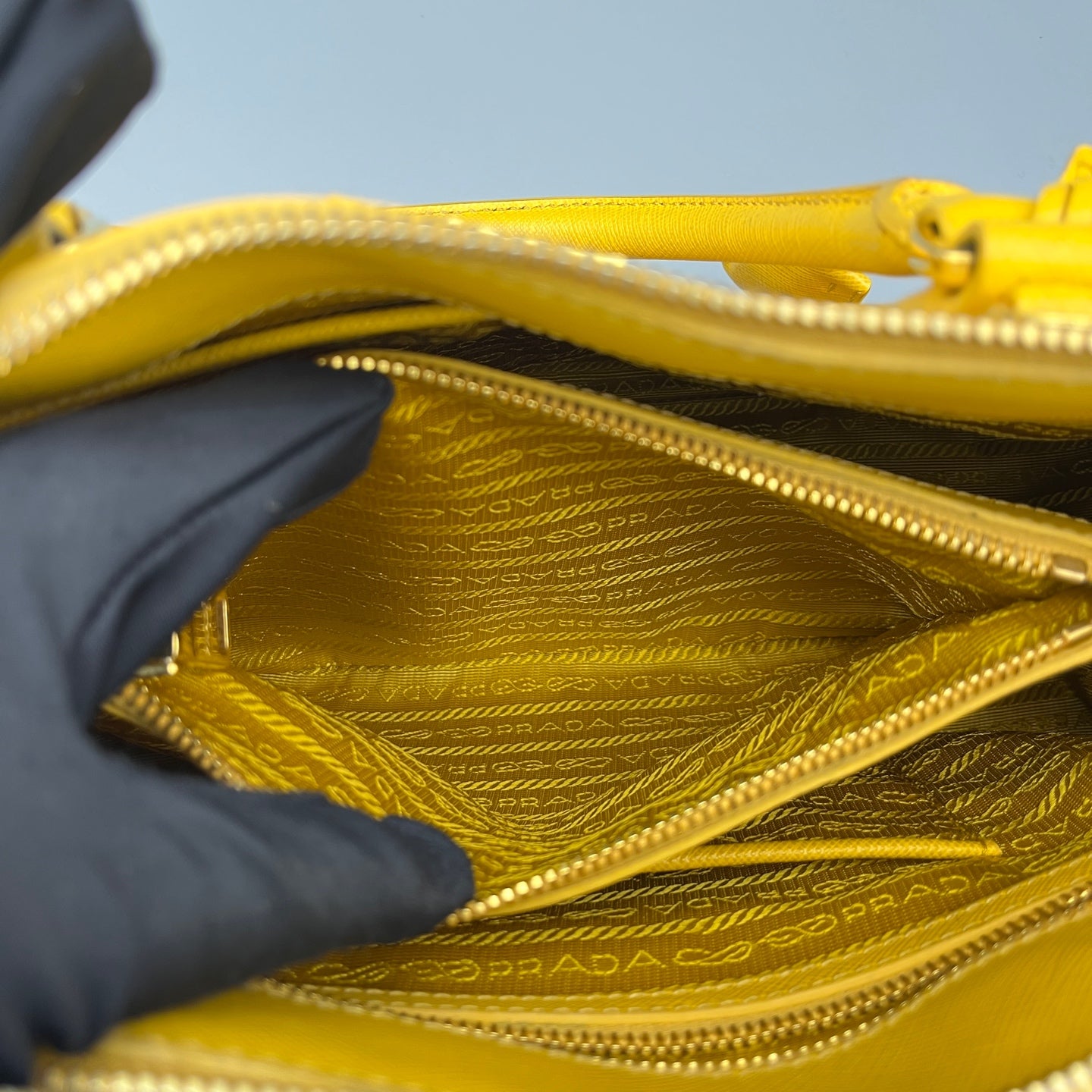 Prada - Galleria Dome Bag - Saffiano leather - Yellow - (Medium)