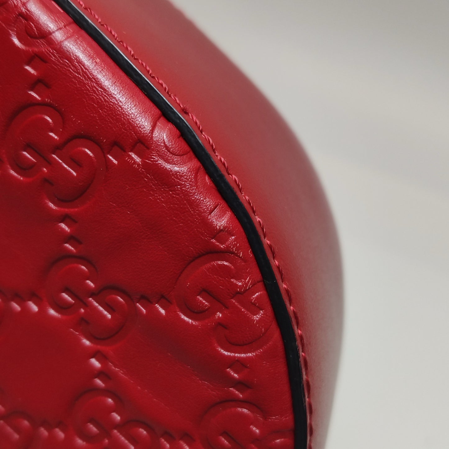 Gucci - Padlock Saddle Bag - Gucci Signature embossed leather with suede lining - Red with navy and red web strap - (small)