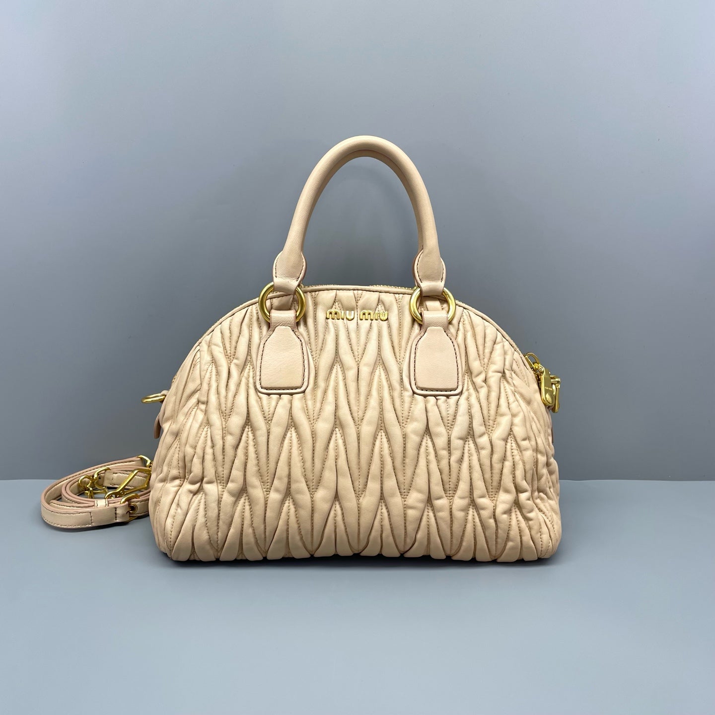 Miu Miu - Matelassé Bowling Bag - Lambskin leather - Beige - (Medium)